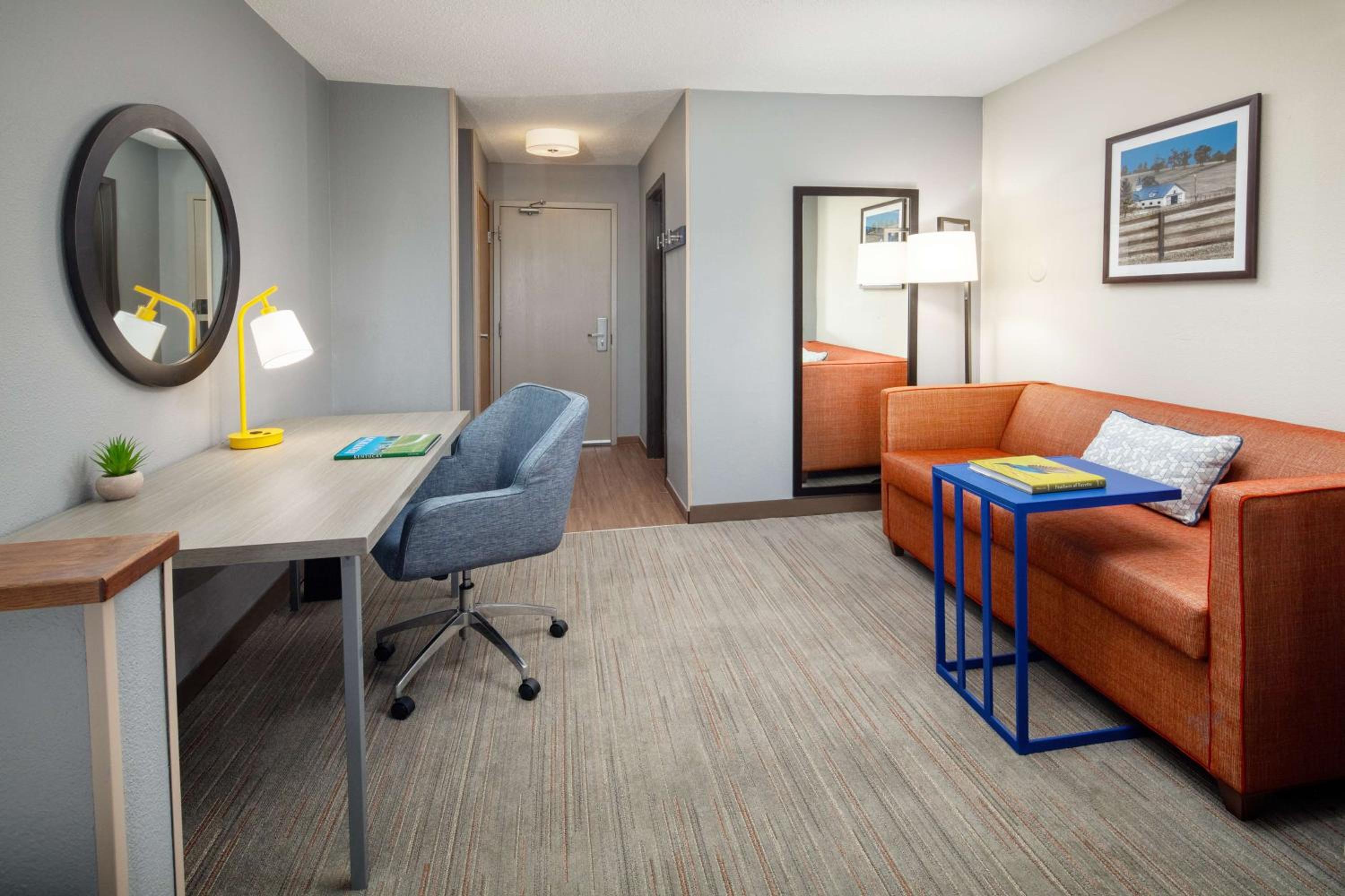 King Room with Sofa Bed and Study - Non-Smoking - Photo 6