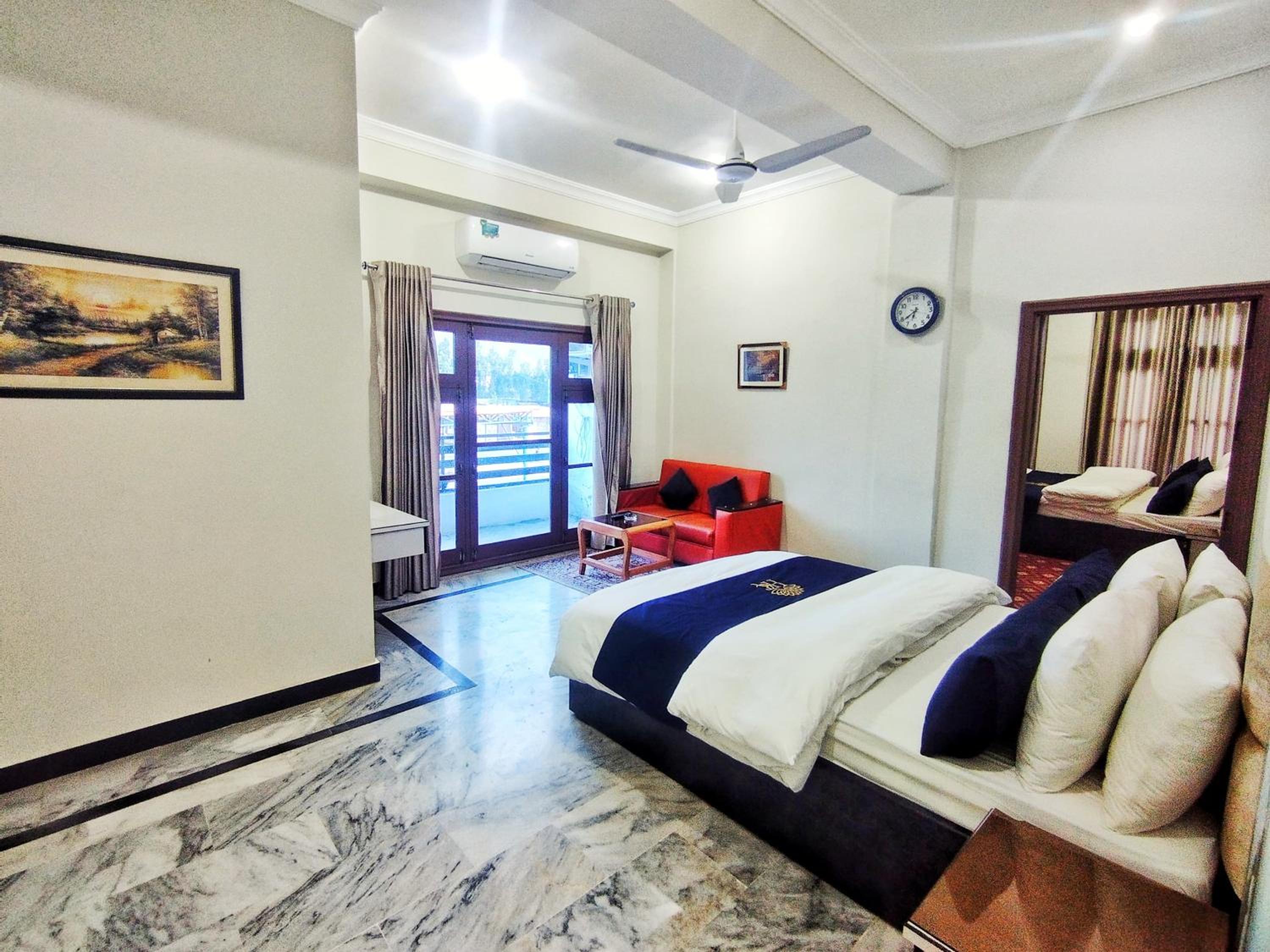 Deluxe Suite