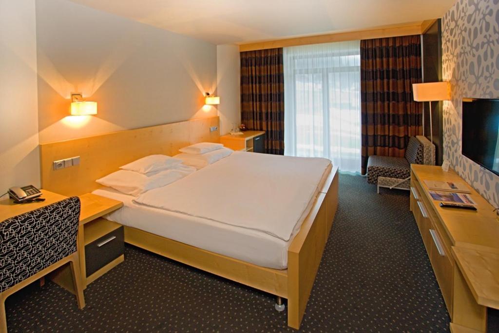 Deluxe Double Room with Extra Bed photo 1
