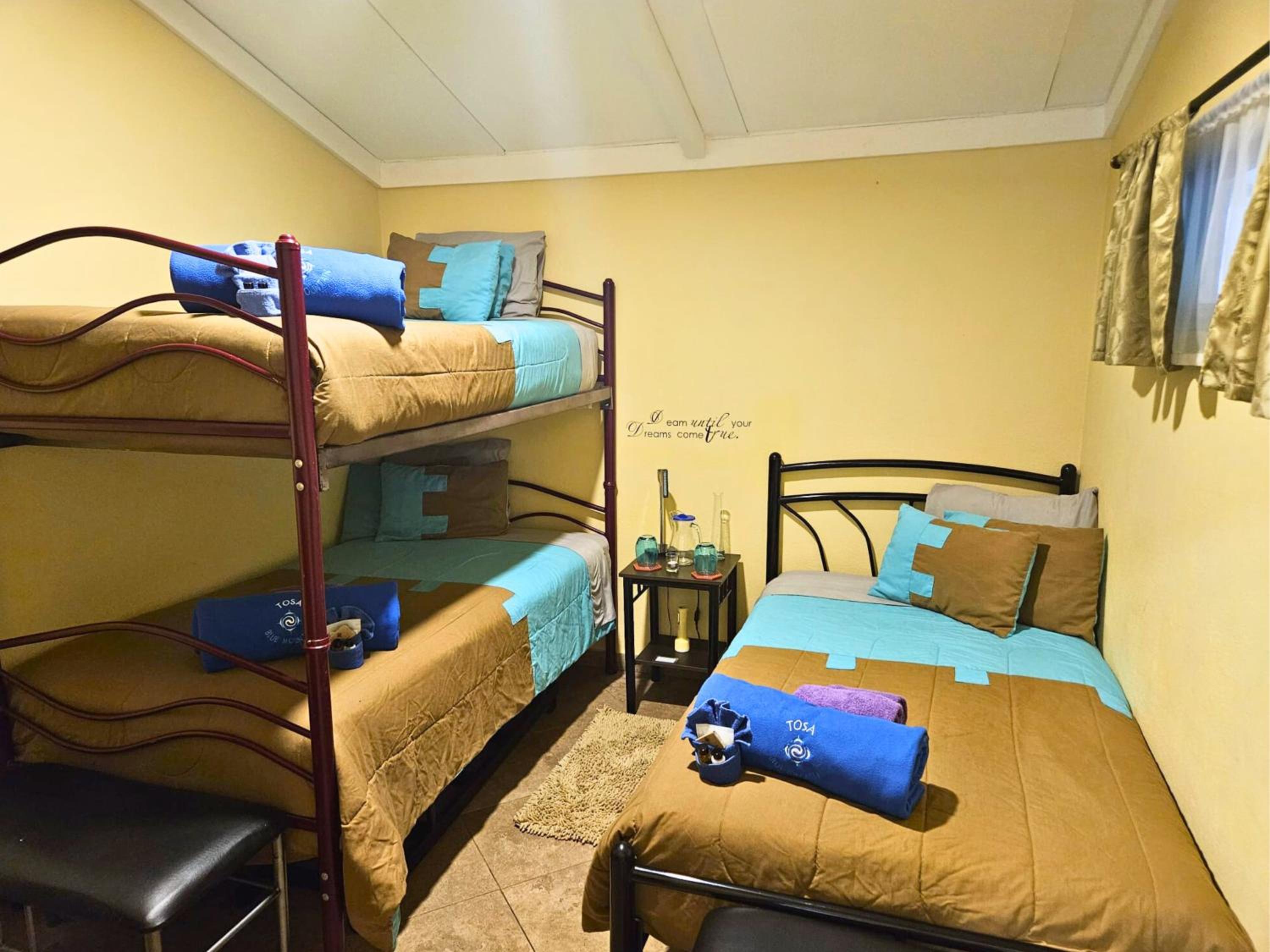 Three-Bedroom Vacation Home  photo 2