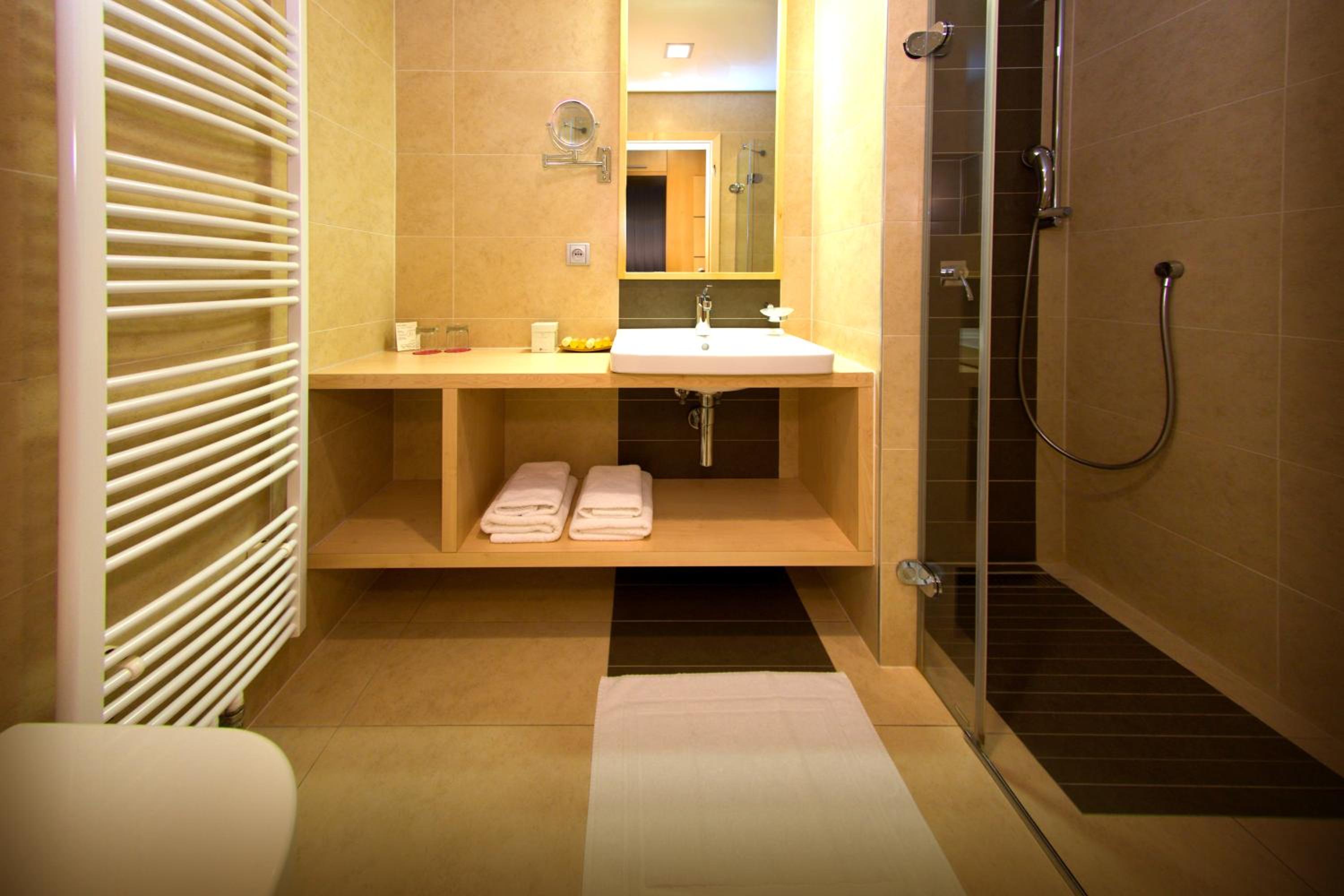 Deluxe Double Room with Extra Bed photo 2