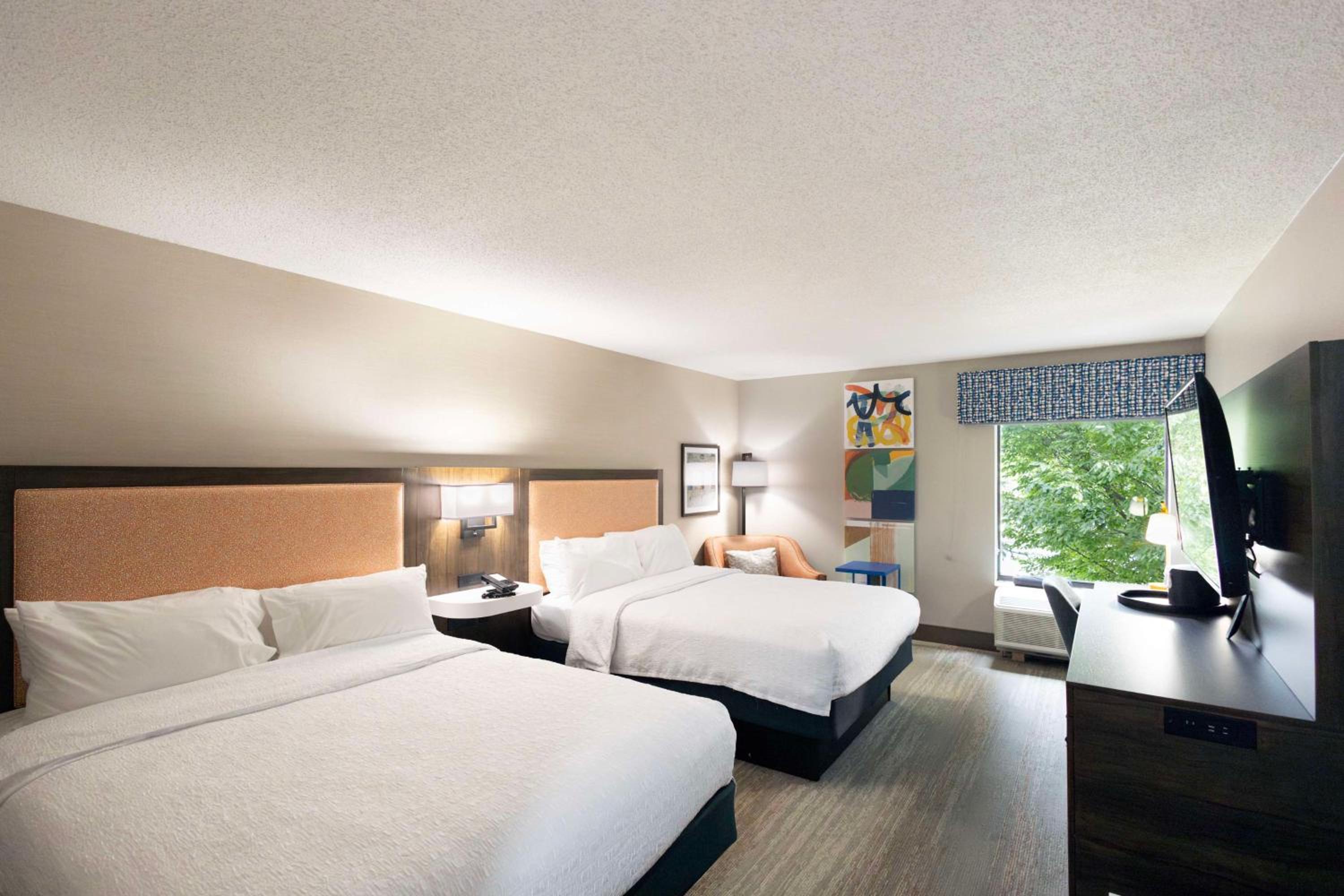 Room with Two Queen Beds - Non-Smoking - Photo 2