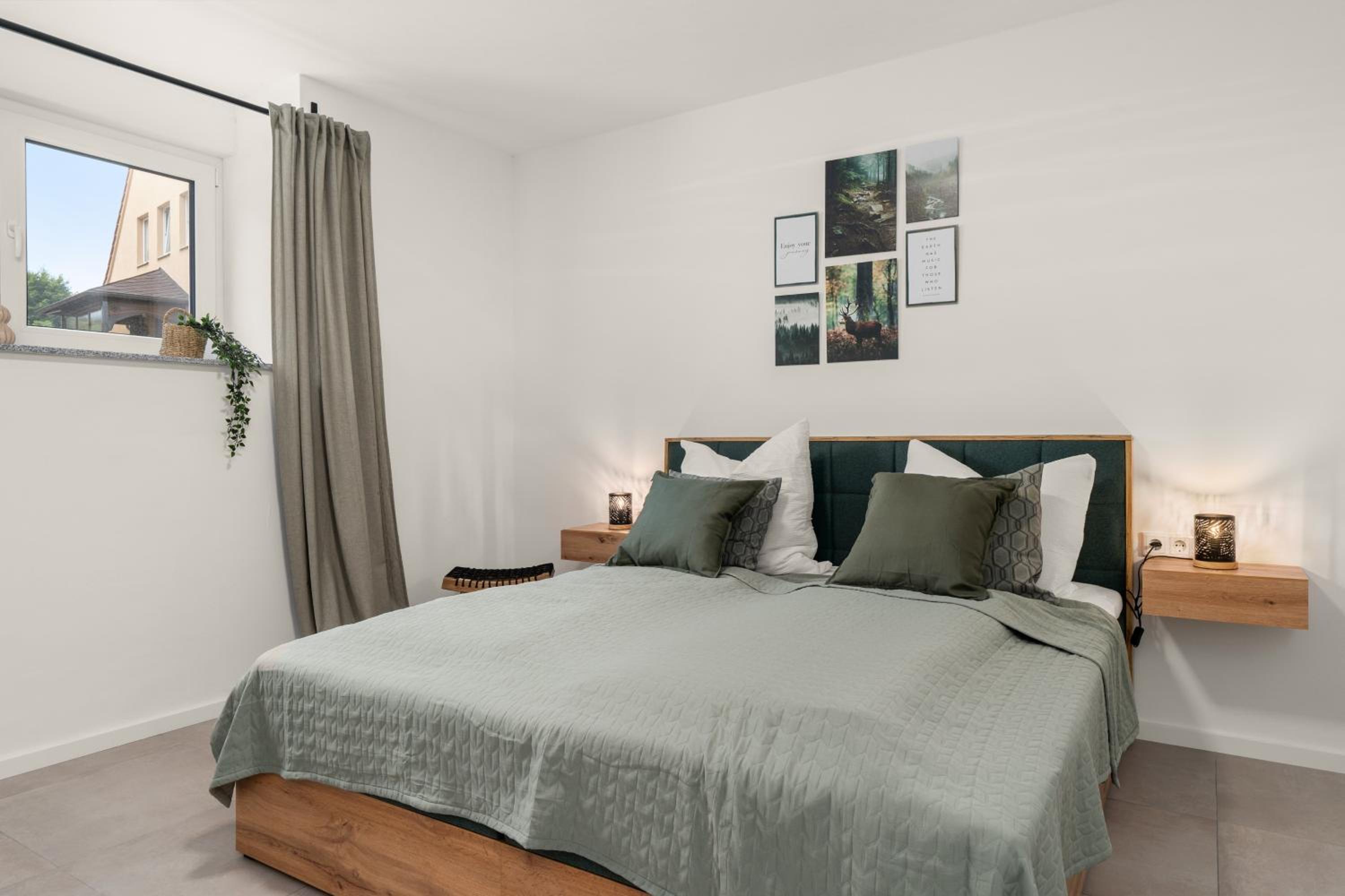 One-Bedroom Apartment photo 1