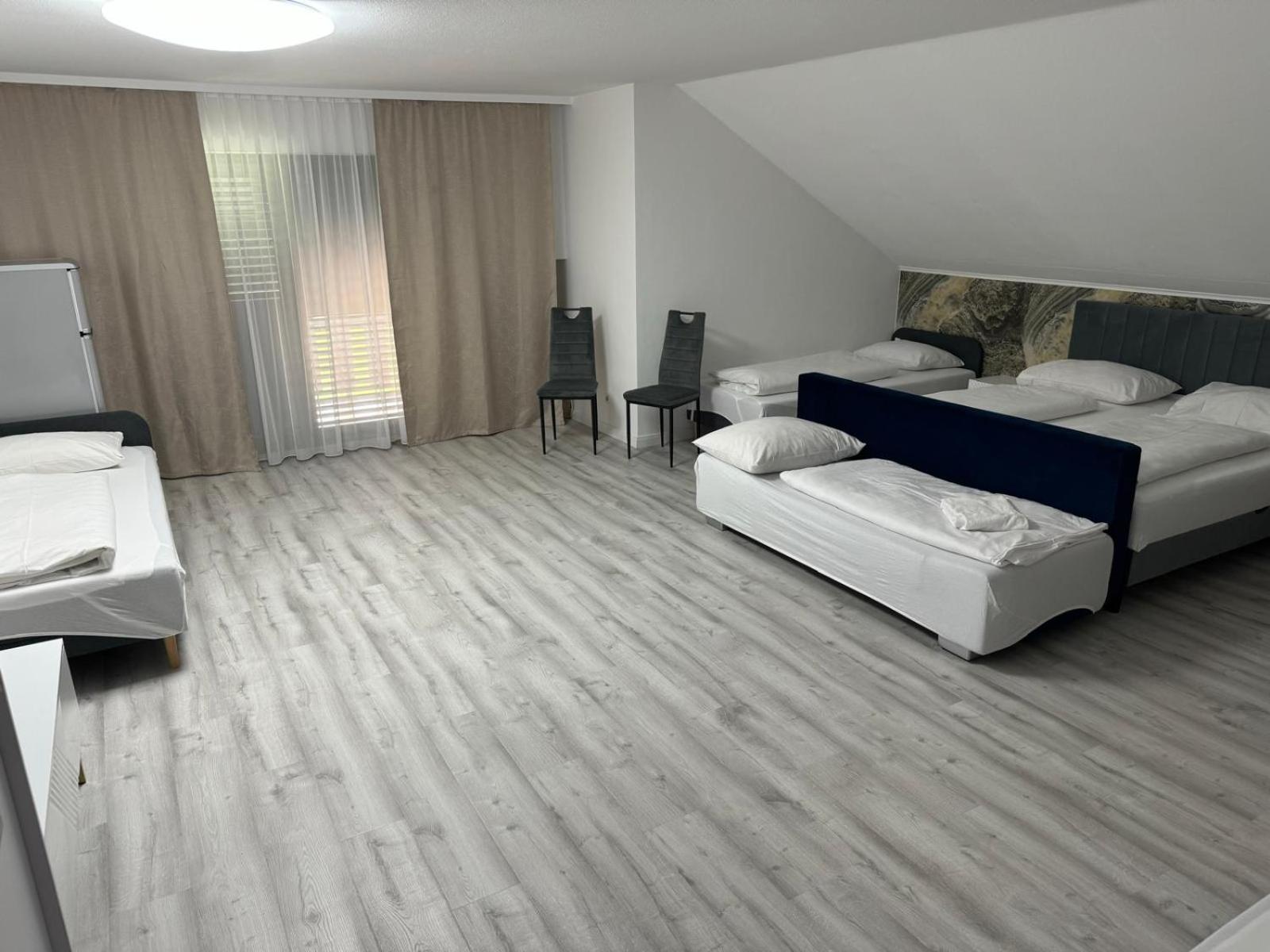Studio Apartment 5 beds with balcony