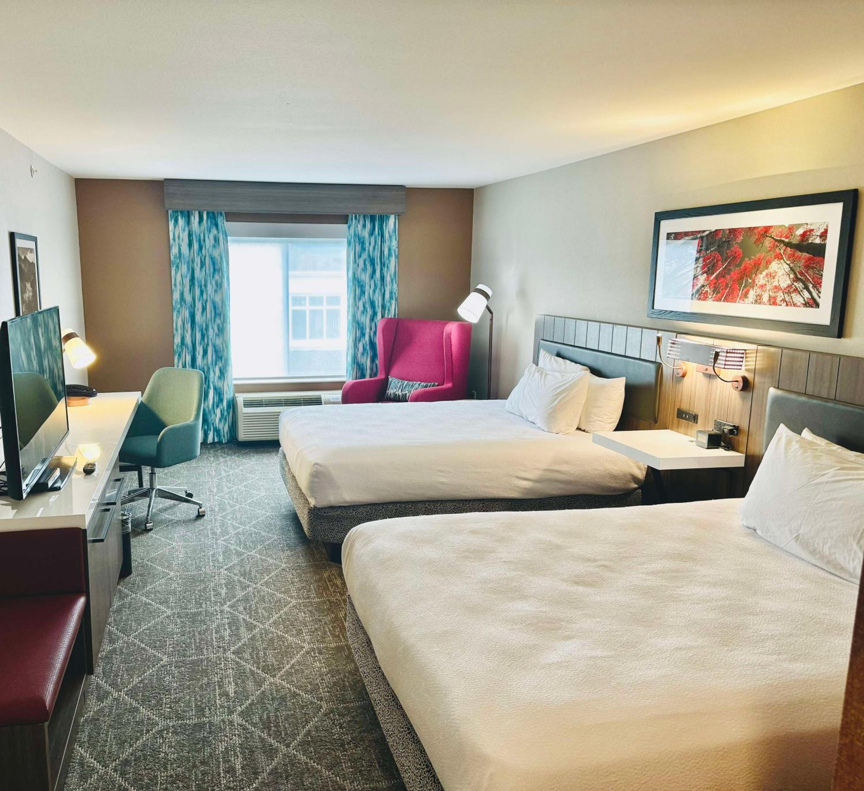 Queen Room with Two Queen Beds - Photo 2