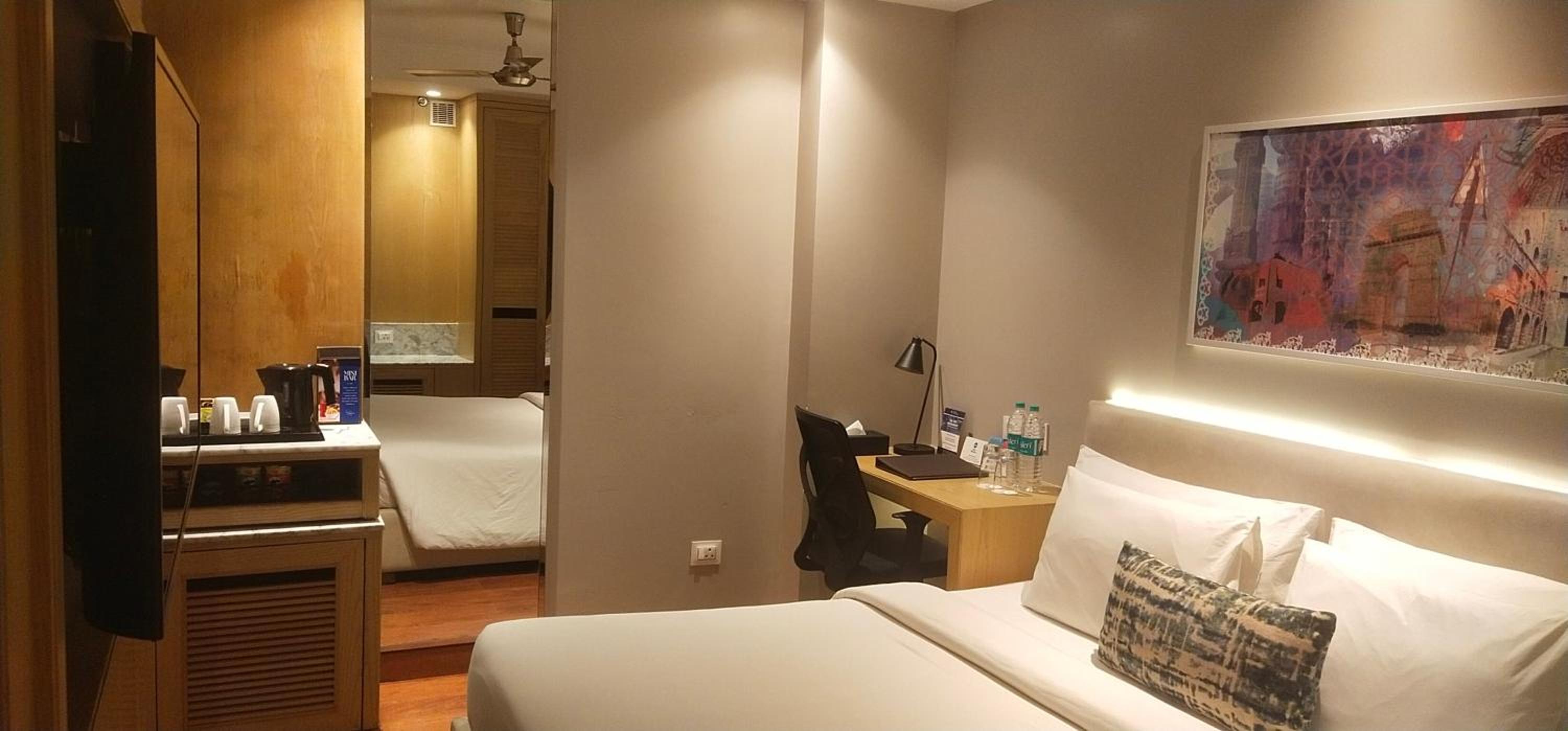 Superior King Room - Non-Smoking - Photo 4