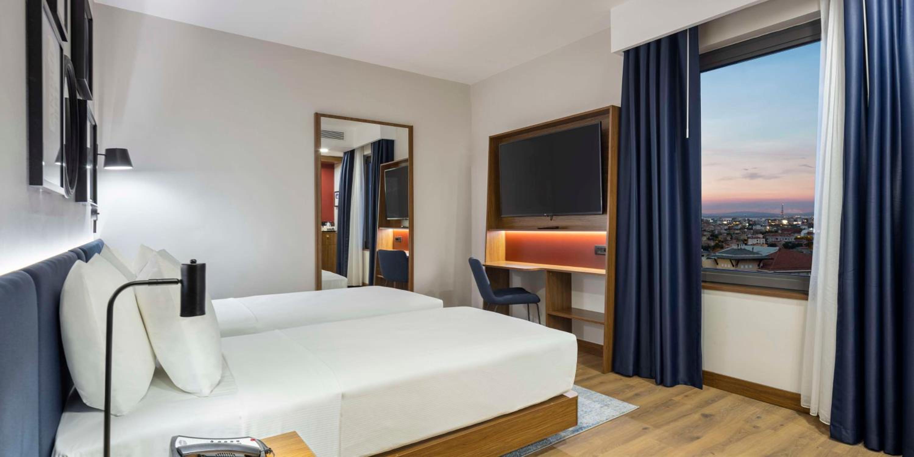 Twin Room thumbnail 6