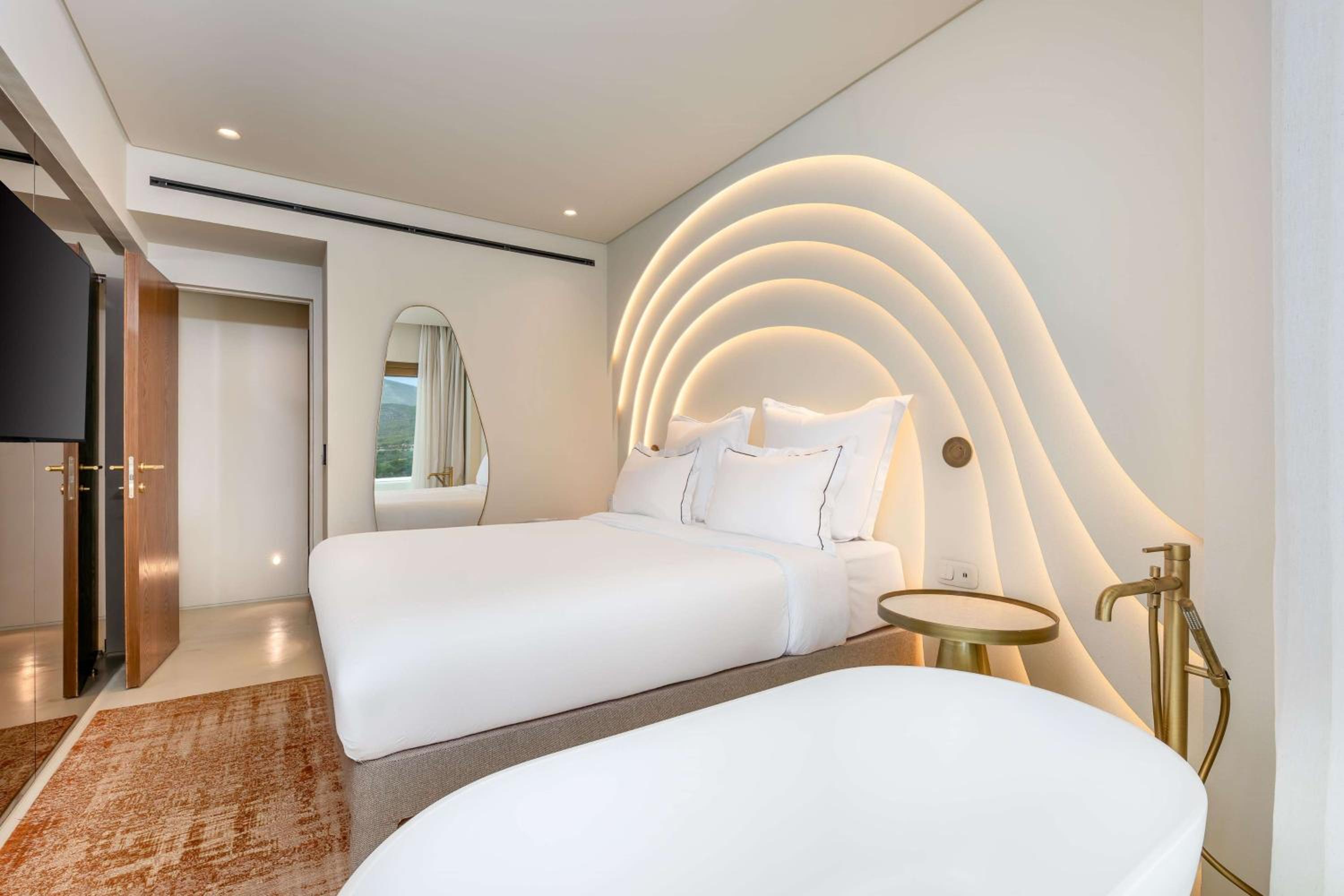Deluxe King Suite with Sea View - Photo 1