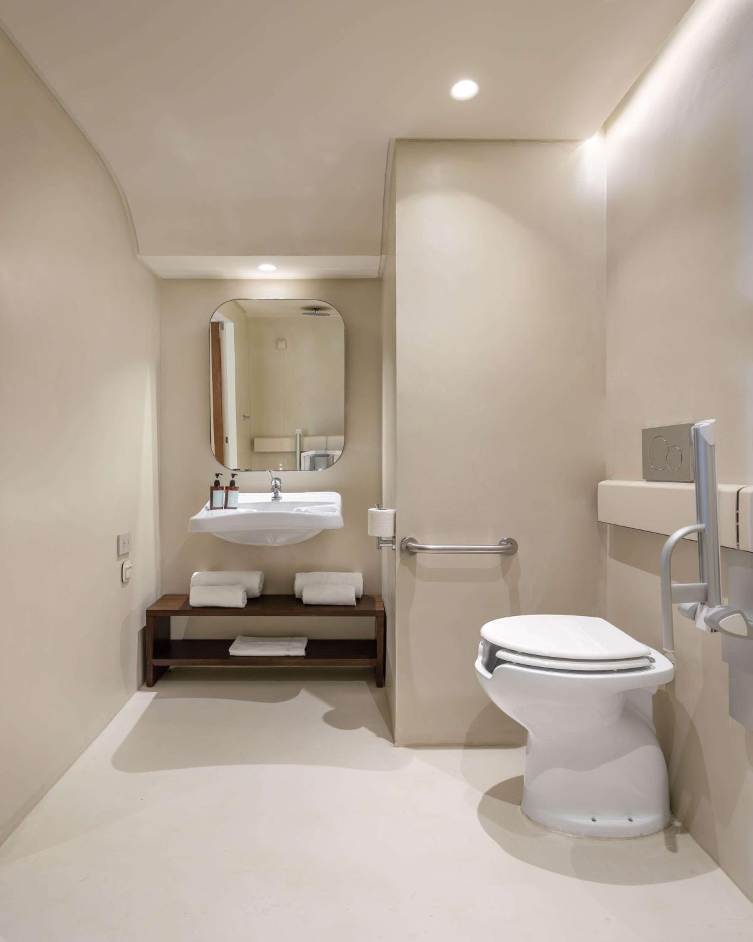 Classic King Room - Disability Access - Photo 5