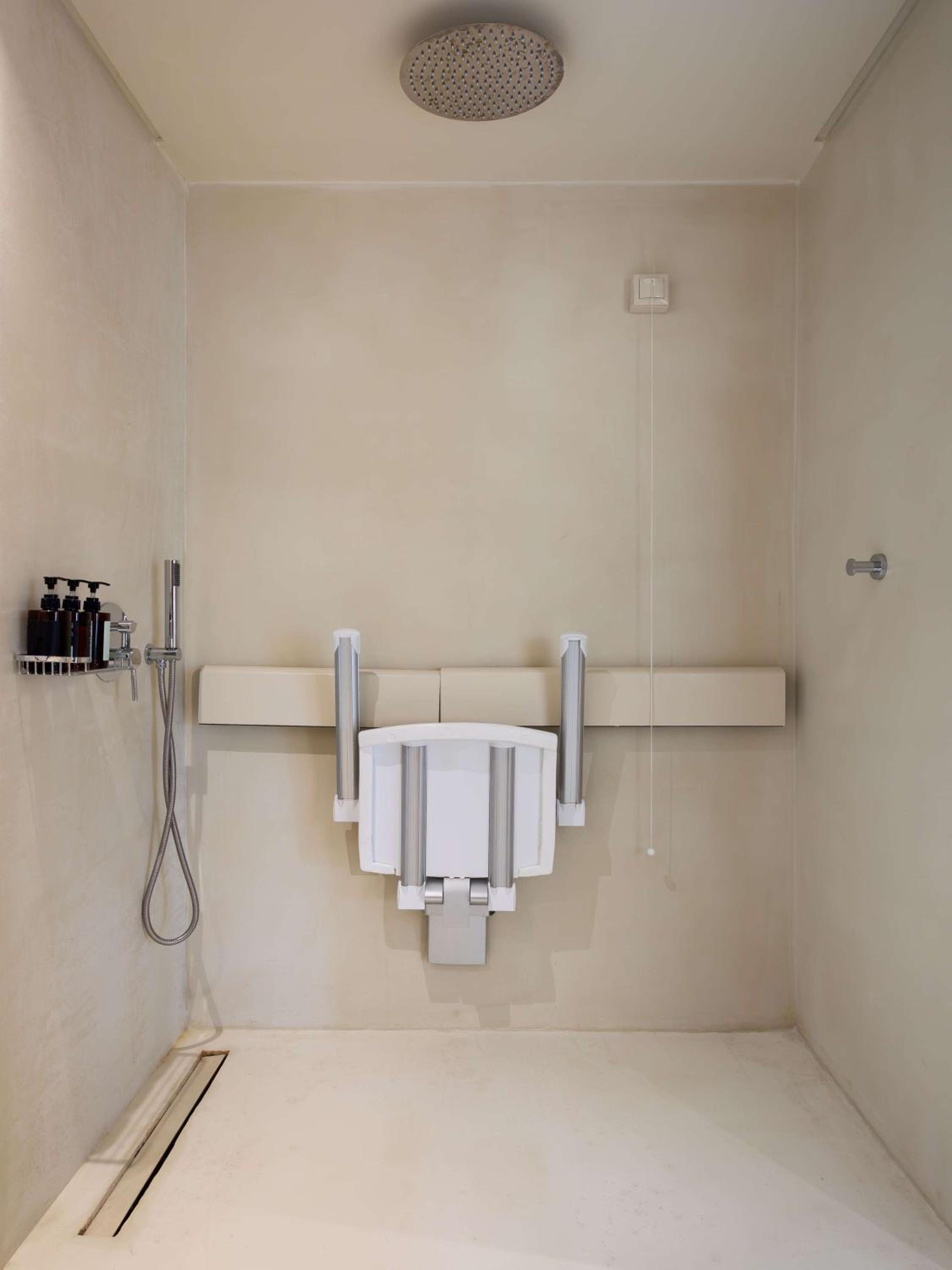 Classic King Room - Disability Access - Photo 3