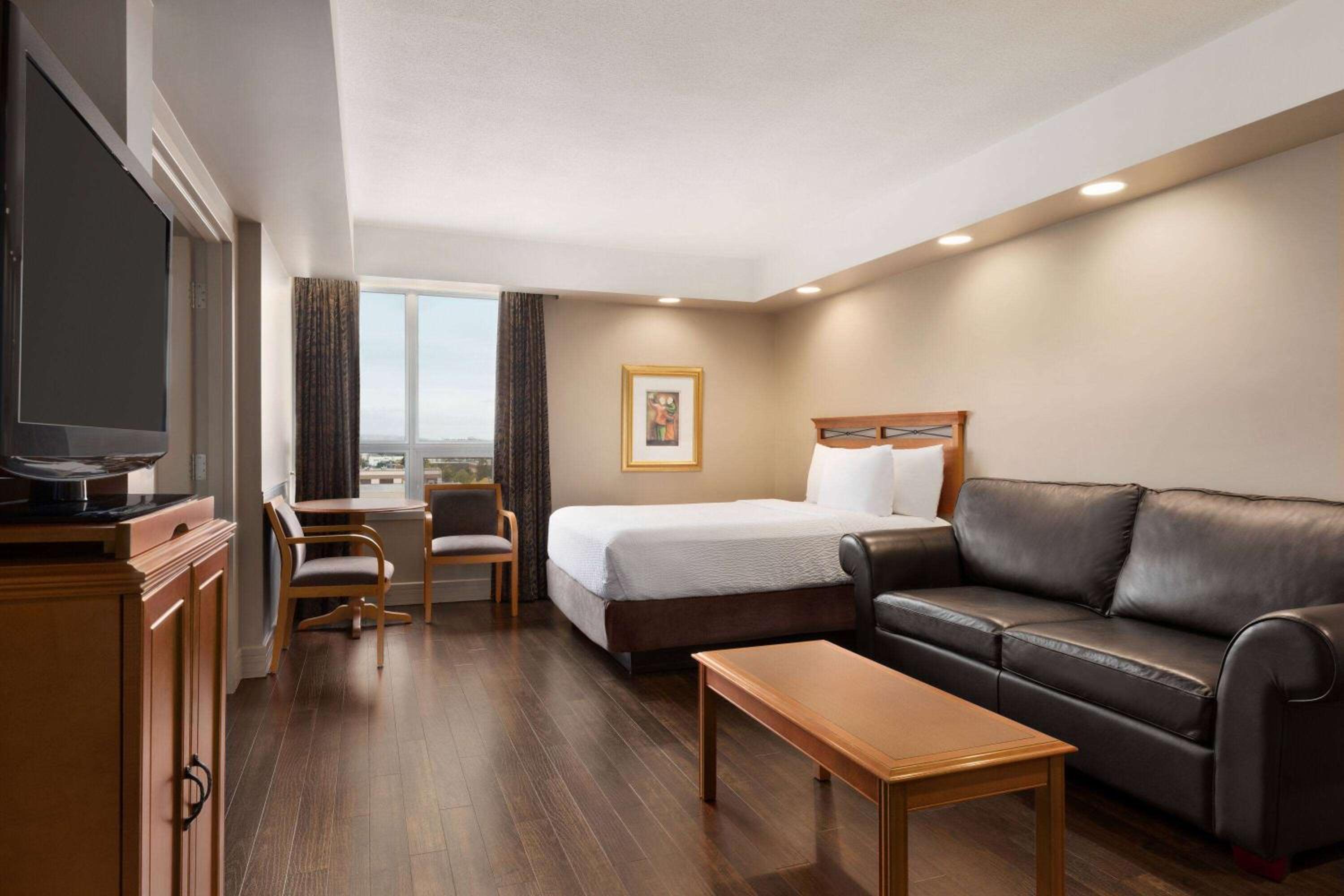 Deluxe King Room - Non-Smoking photo 1