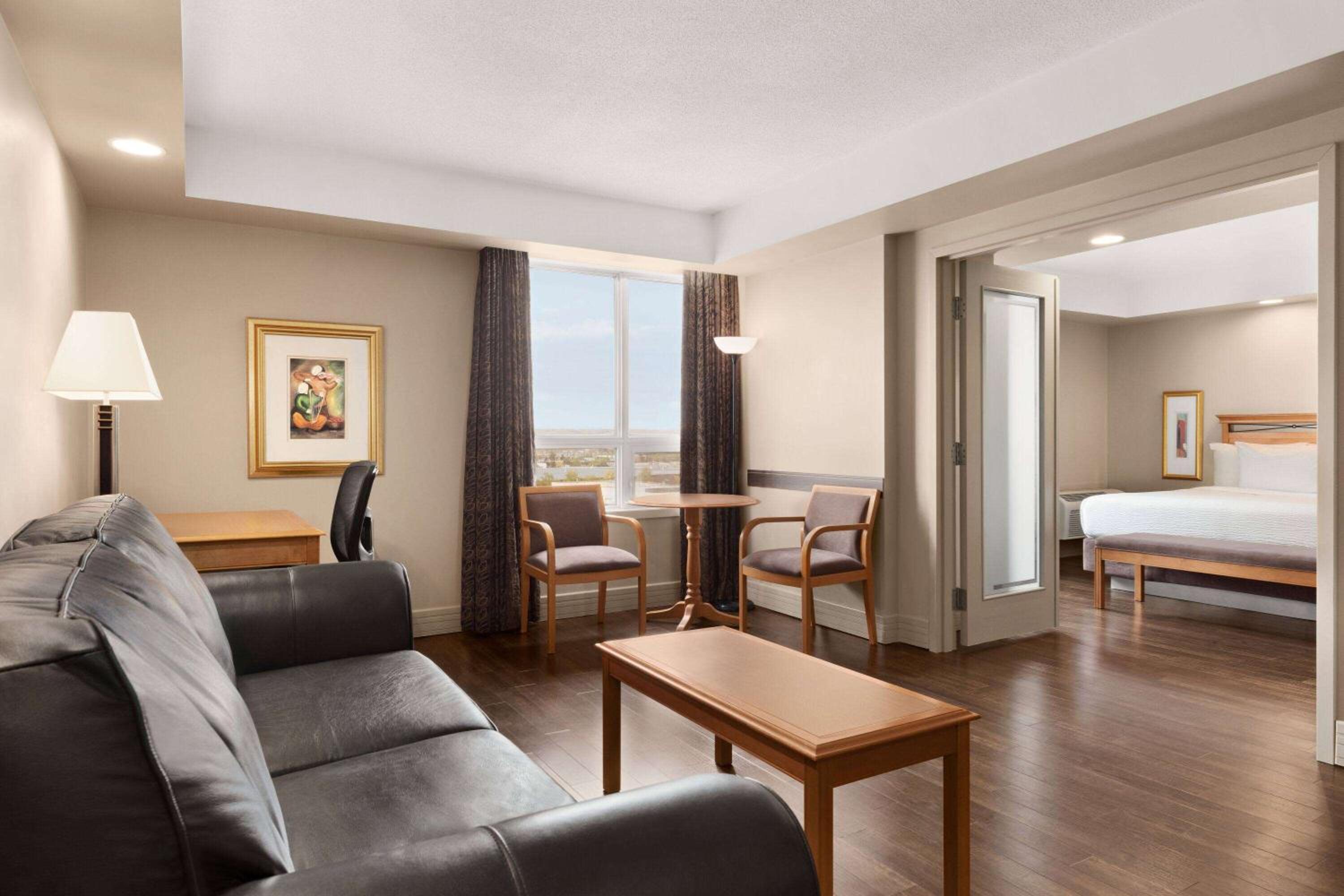 1 King Bed, One-Bedroom, Rocky Mountain Suite, Non-Smoking photo 1