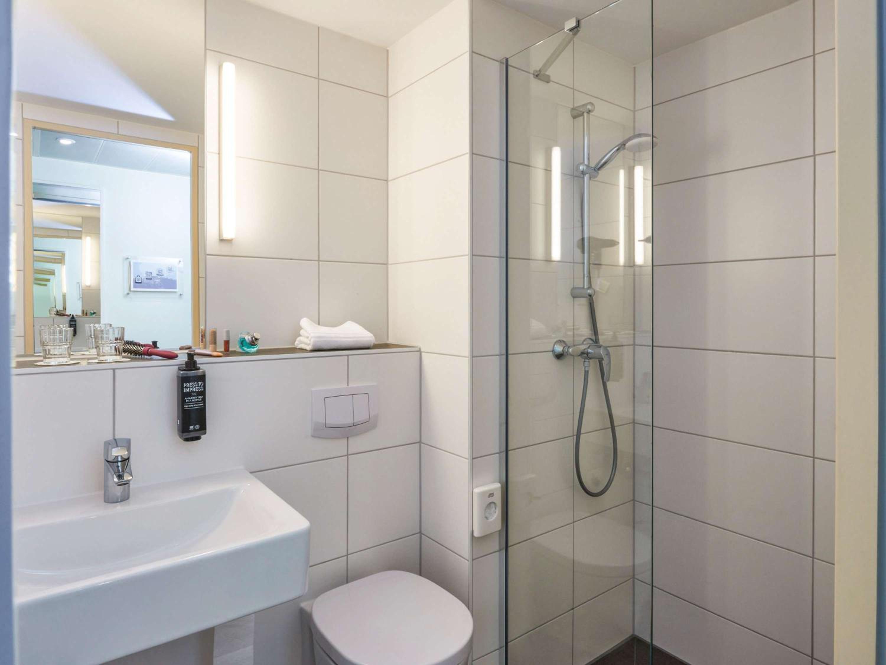 Standard Twin Room - Photo 4