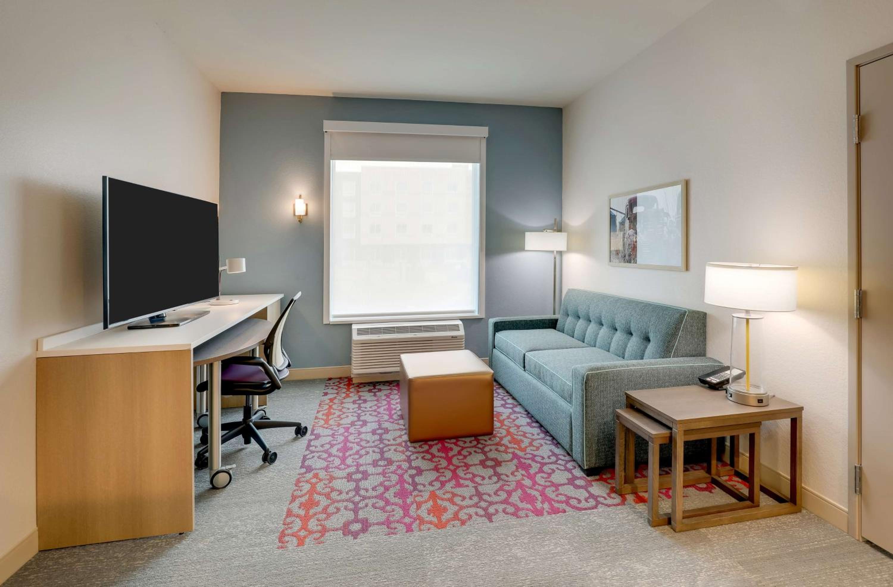 One-Bedroom King Suite with Roll-in Shower - Mobility Accessible - Photo 1