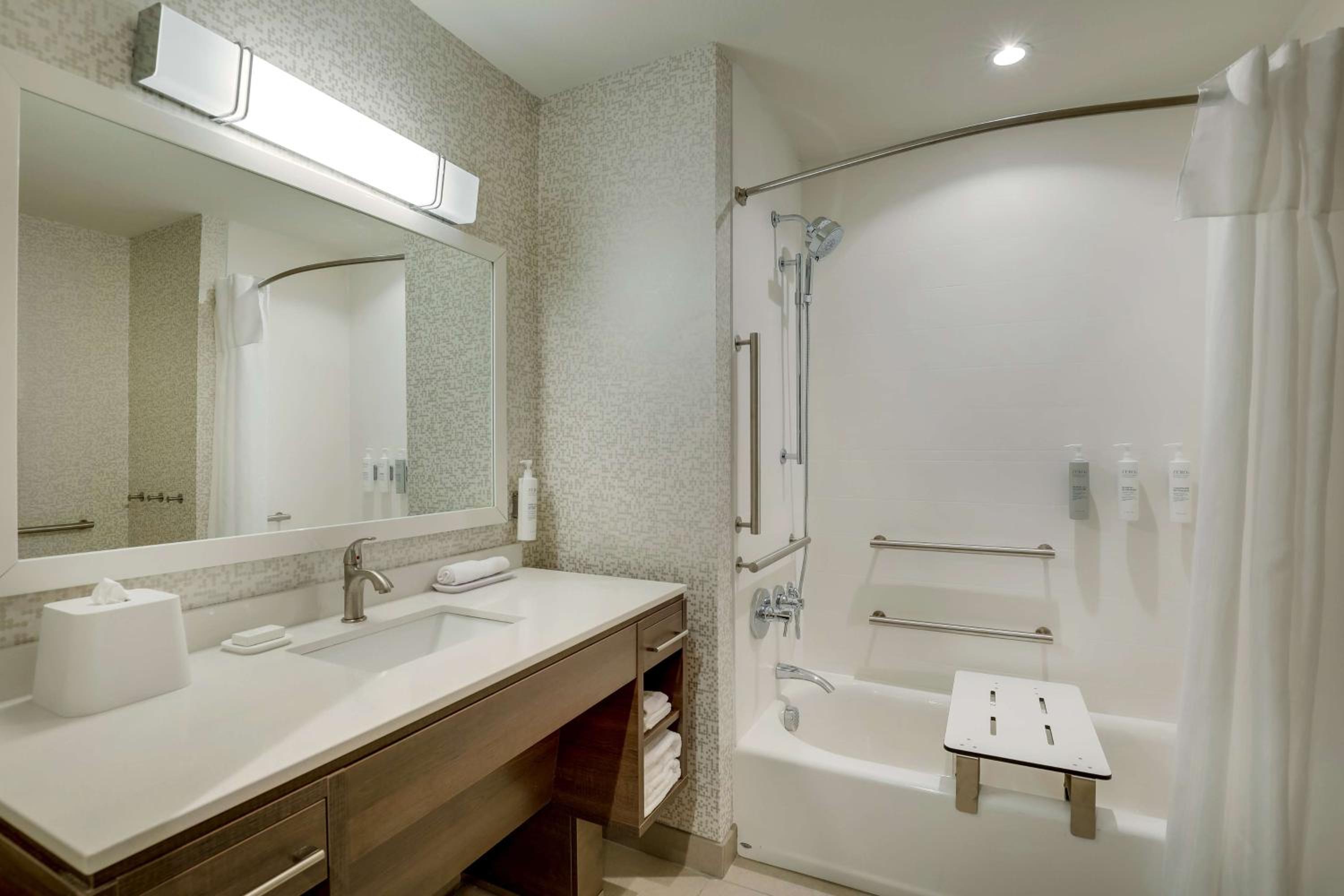 King Studio Suite with Accessible Tub - Mobility Access - Photo 6