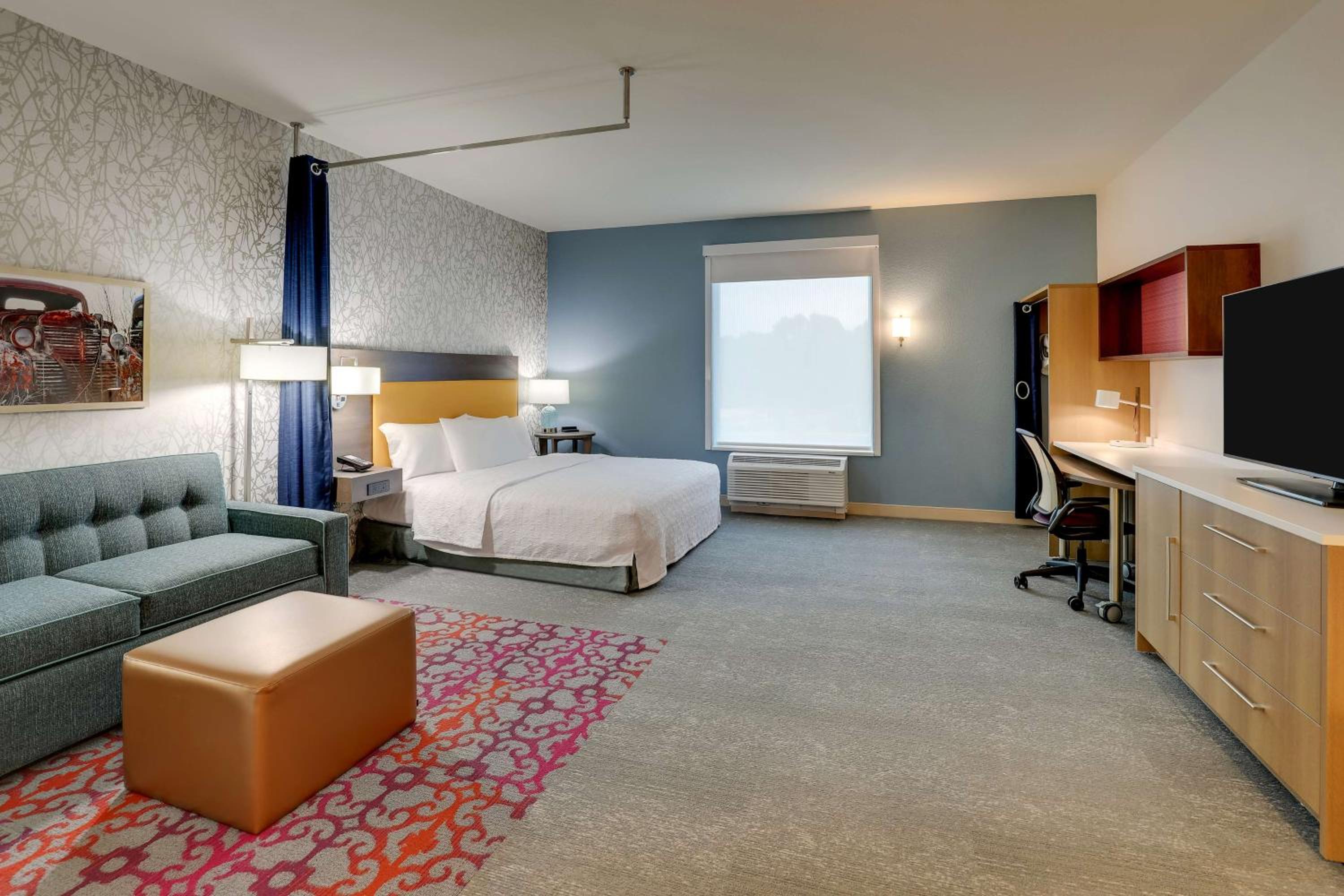 King Studio Suite with Accessible Tub - Mobility Access - Photo 3