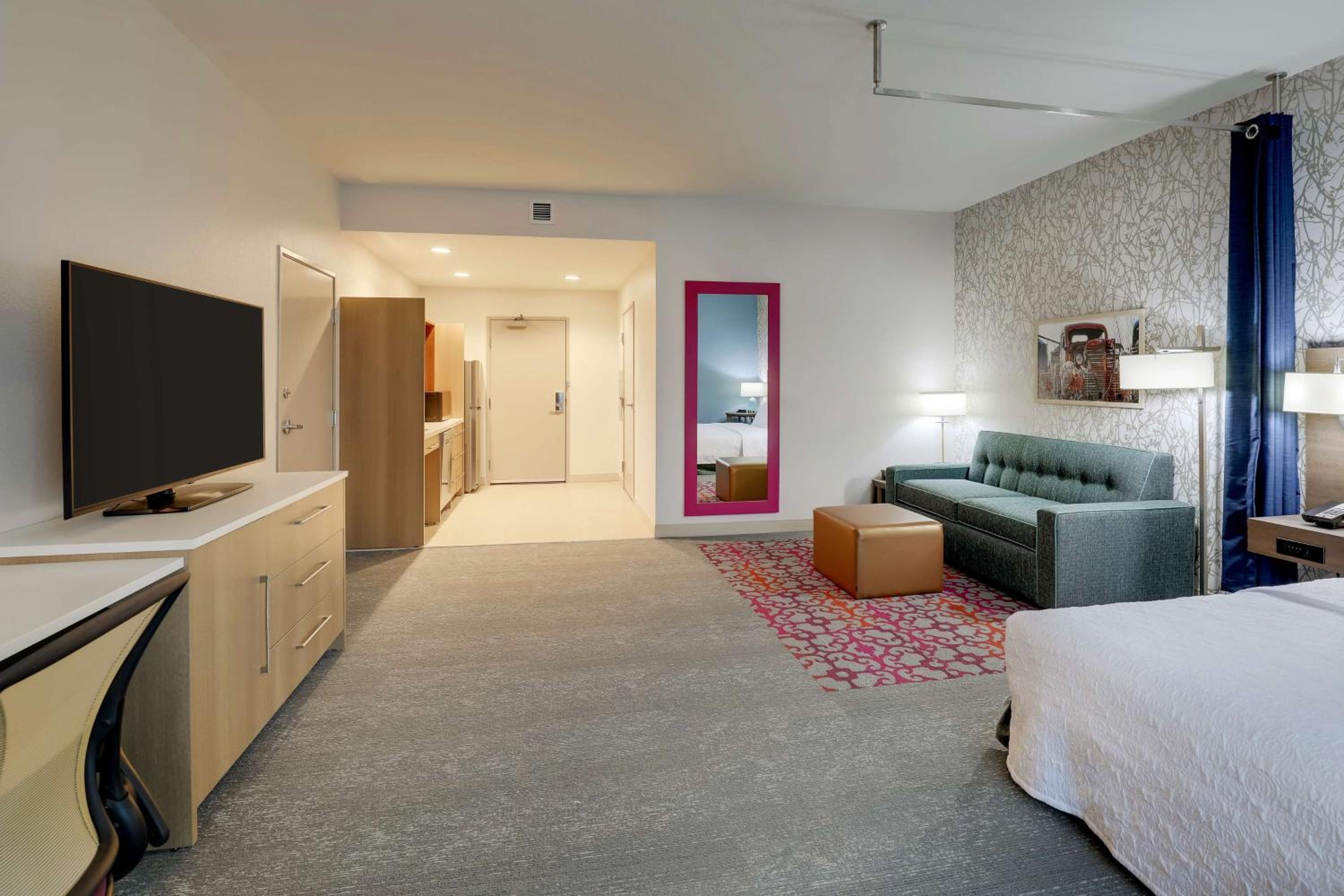 King Studio Suite with Accessible Tub - Mobility Access - Photo 4