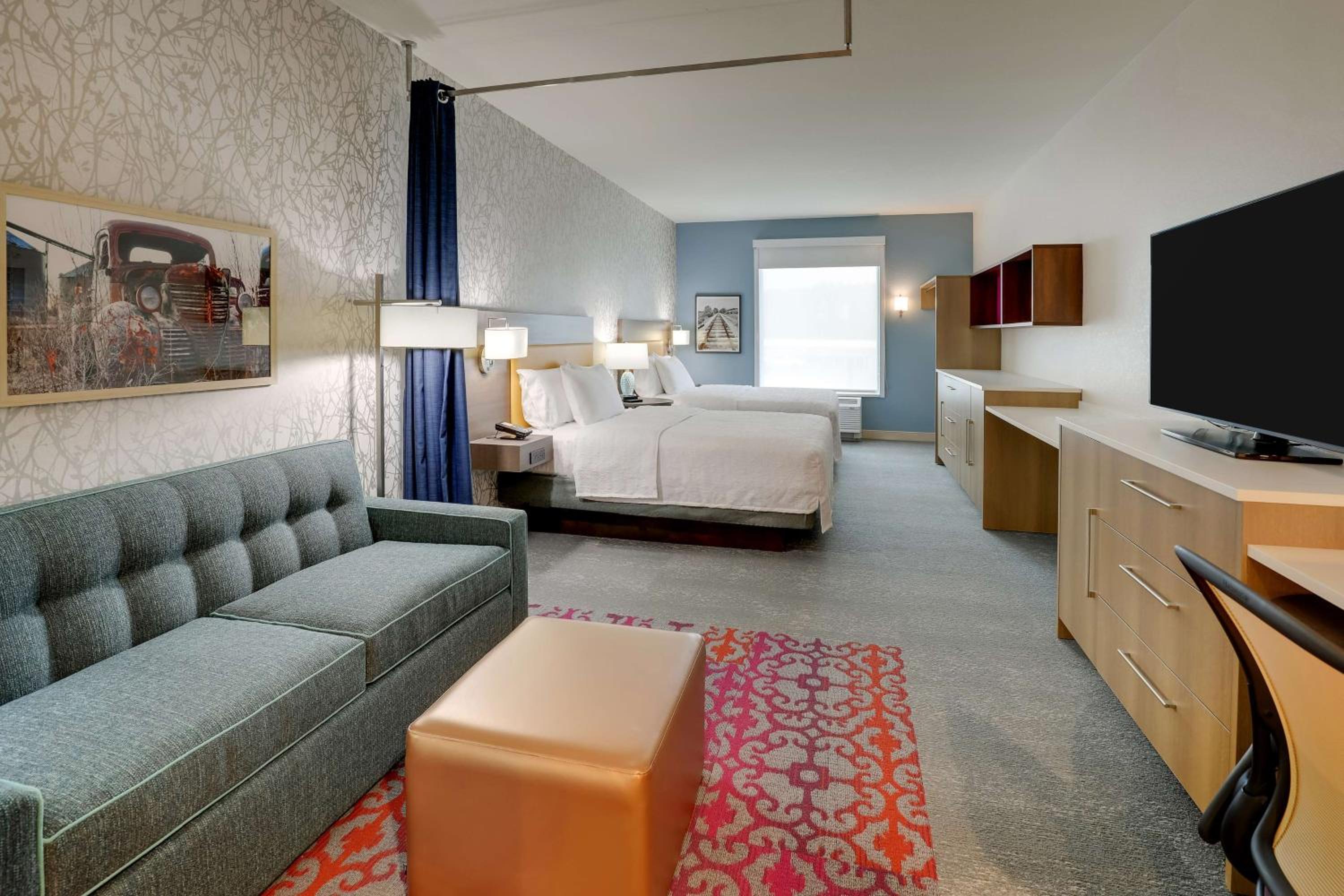 Studio Suite with Two Queen Beds - Photo 13
