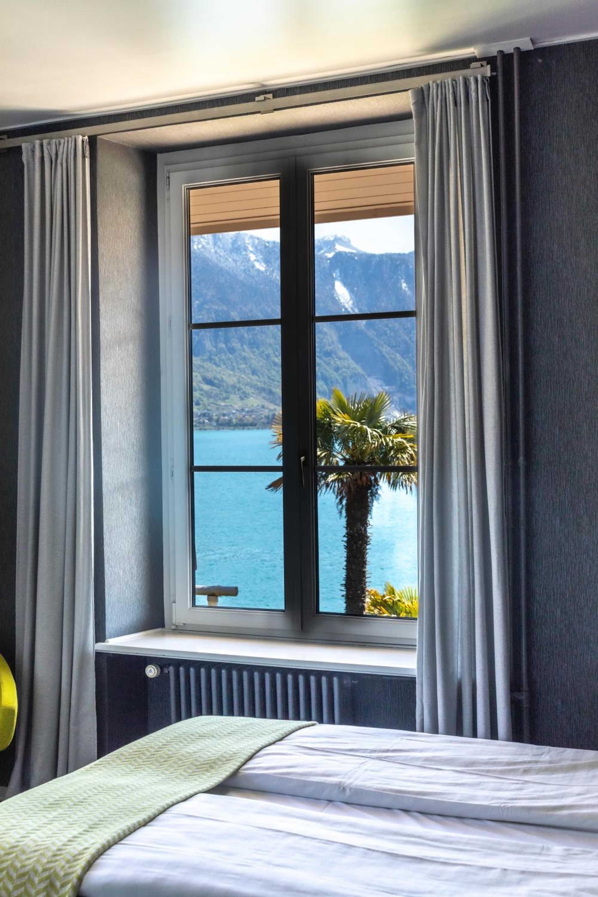 Junior Suite with balcony, lake & mountain view 