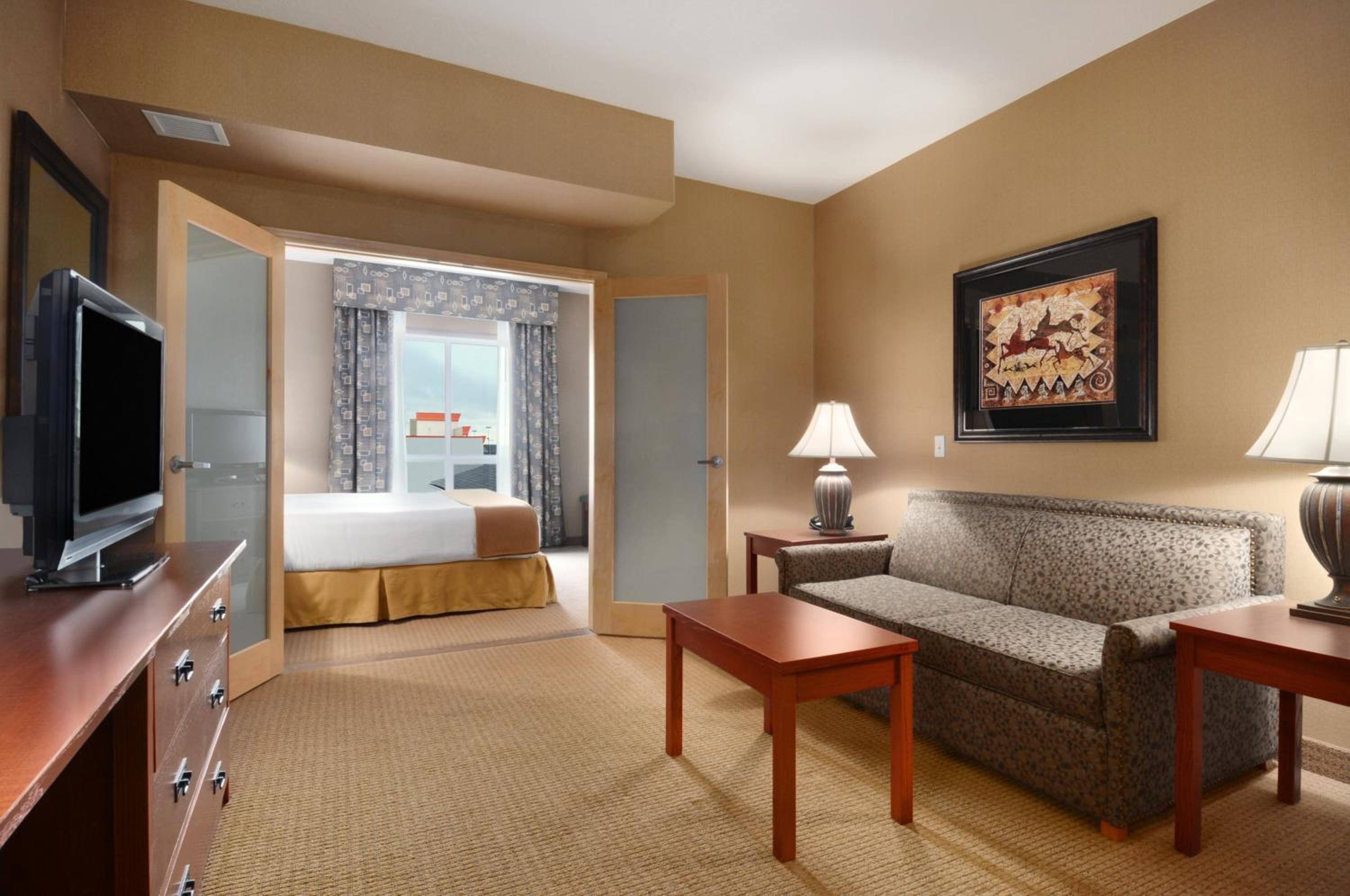 One-Bedroom King Suite - Non-Smoking - Photo 4