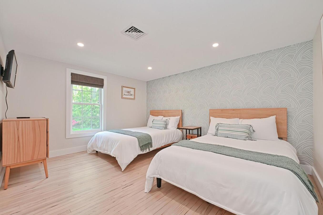 Four-Bedroom House photo 3
