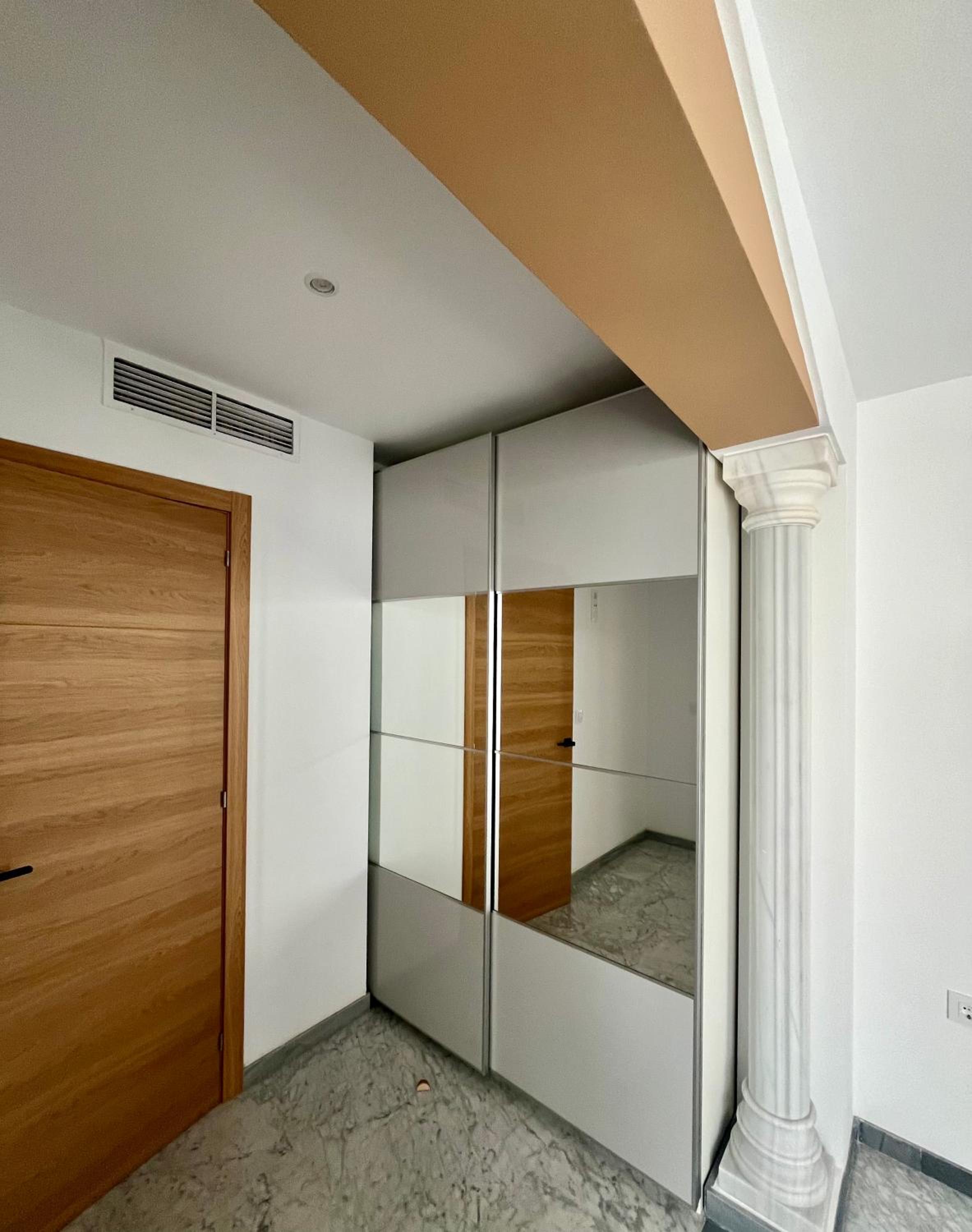 One-Bedroom Apartment photo 3