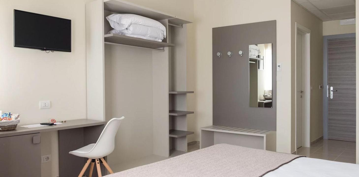 Double Room - Photo 3