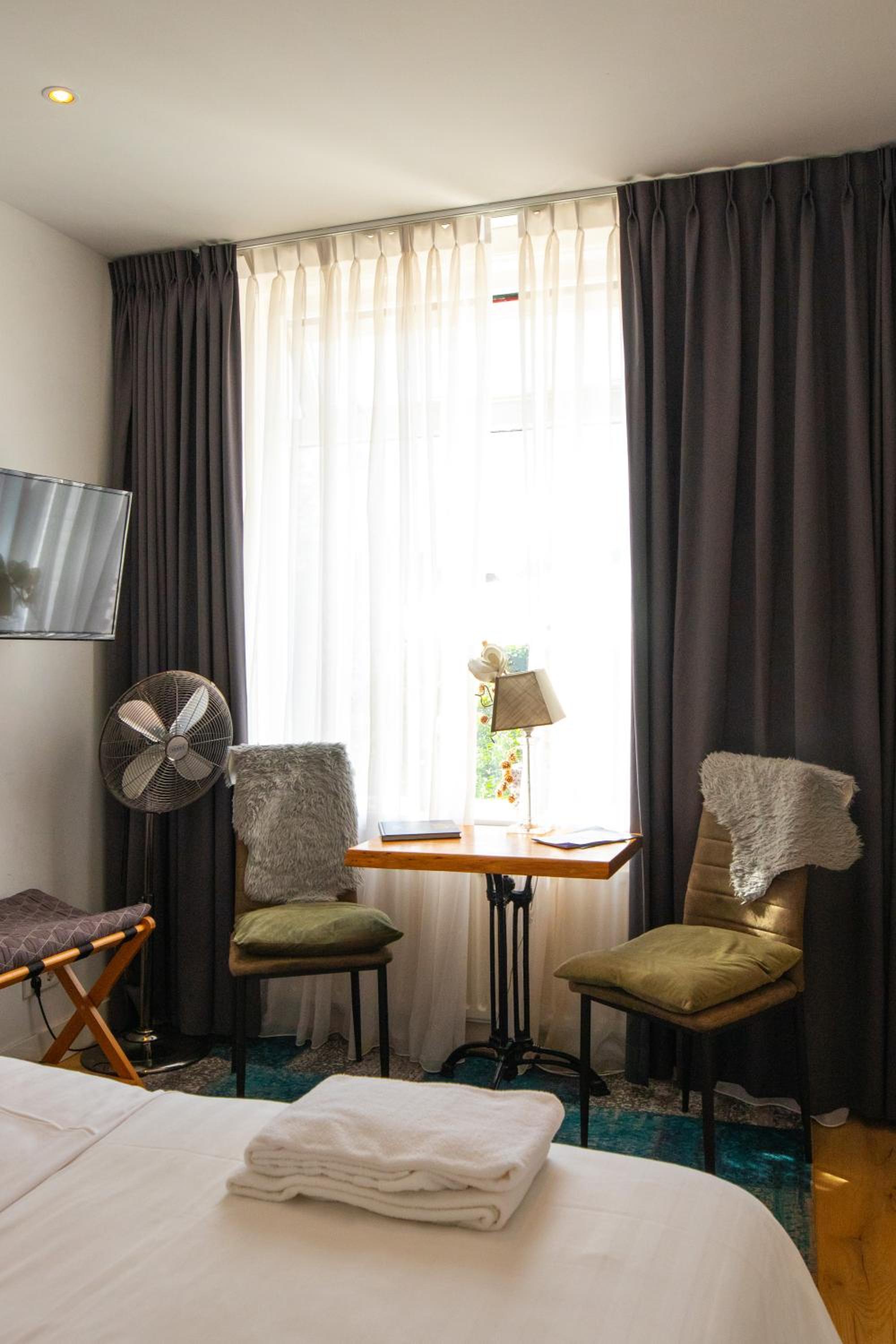 Deluxe Double or Twin Room - Photo 4