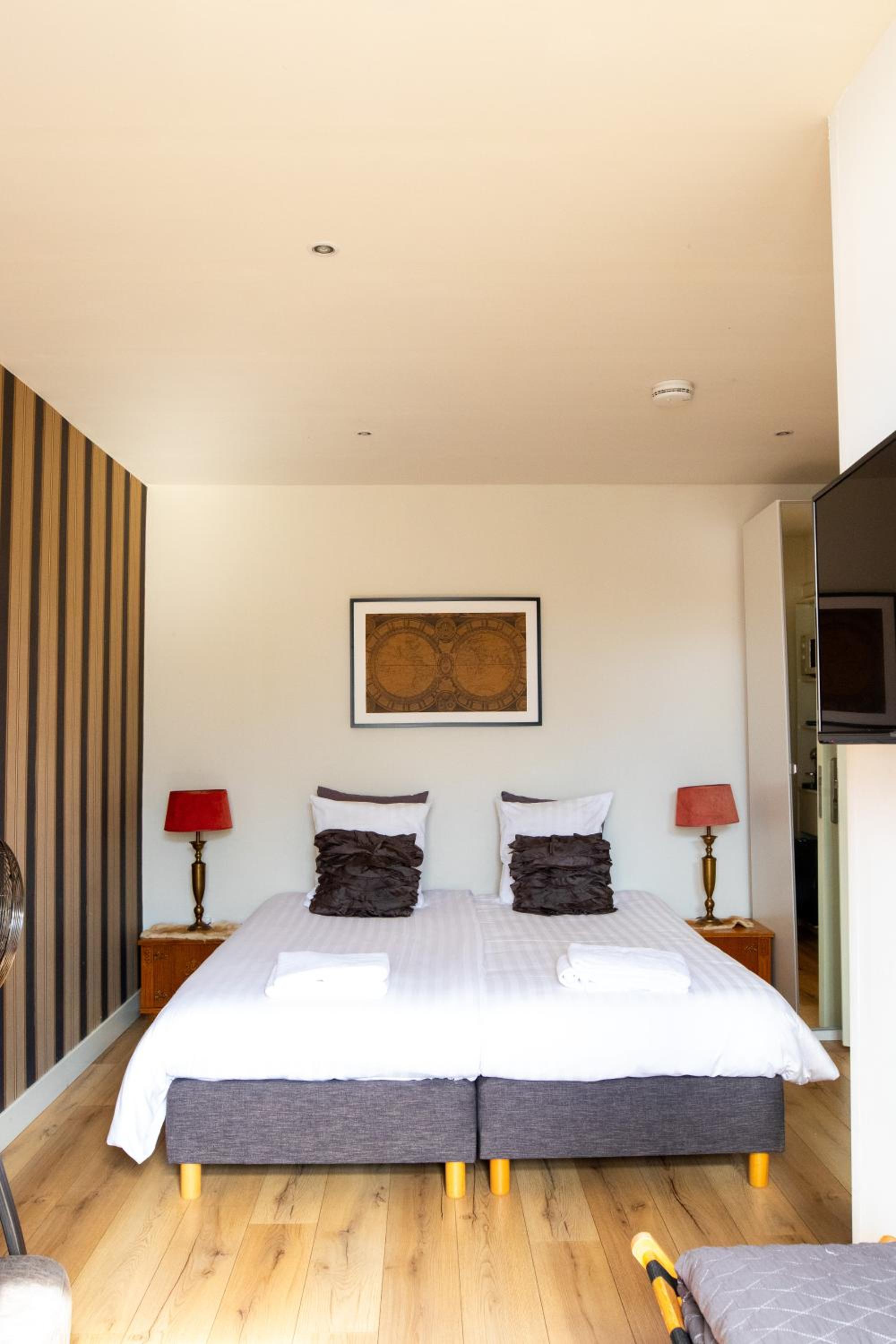 Deluxe Double or Twin Room with Balcony - Photo 1