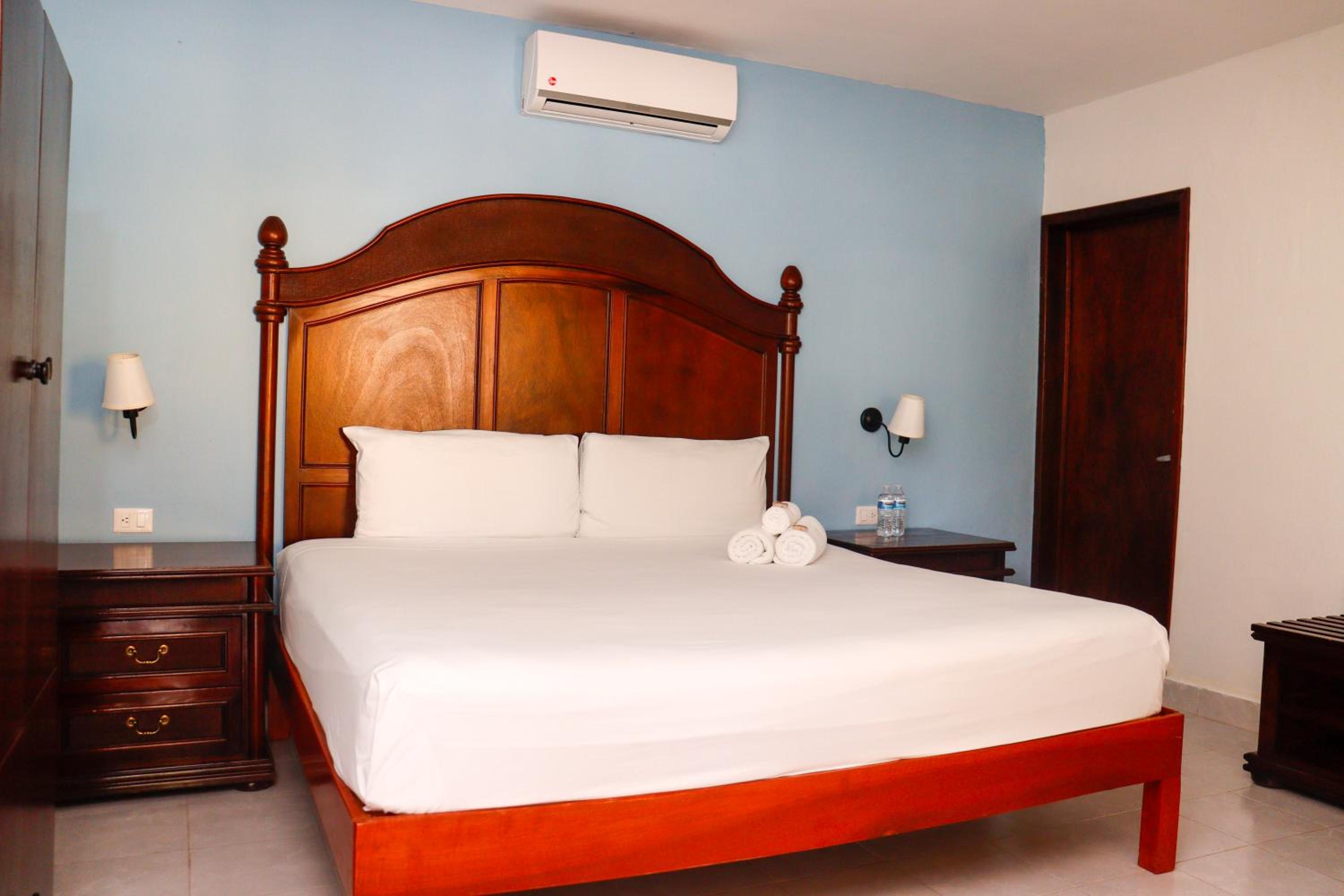 Deluxe Room (2 Adults + 1 Child) - Photo 16