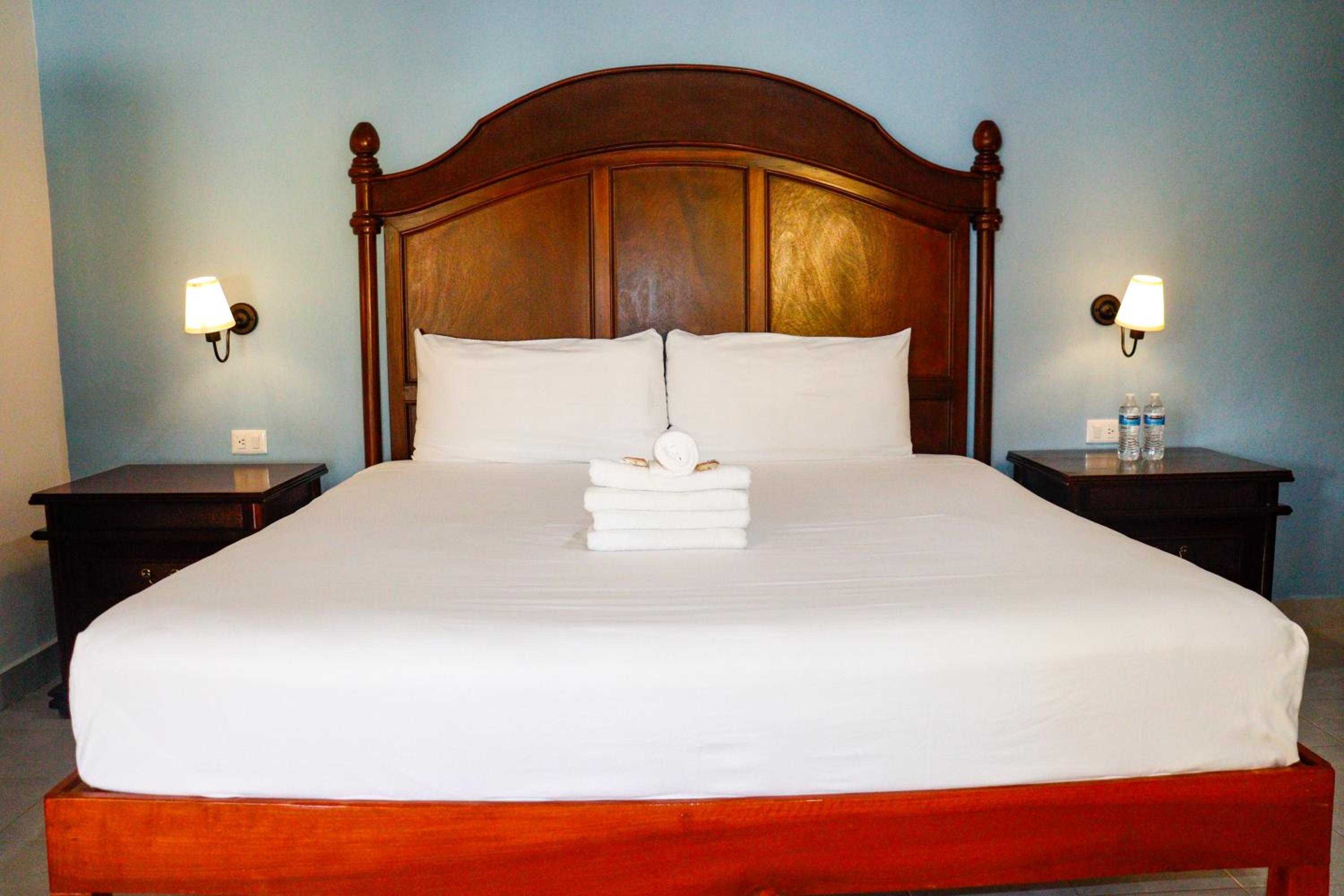 Deluxe Room (2 Adults + 1 Child) - Photo 15