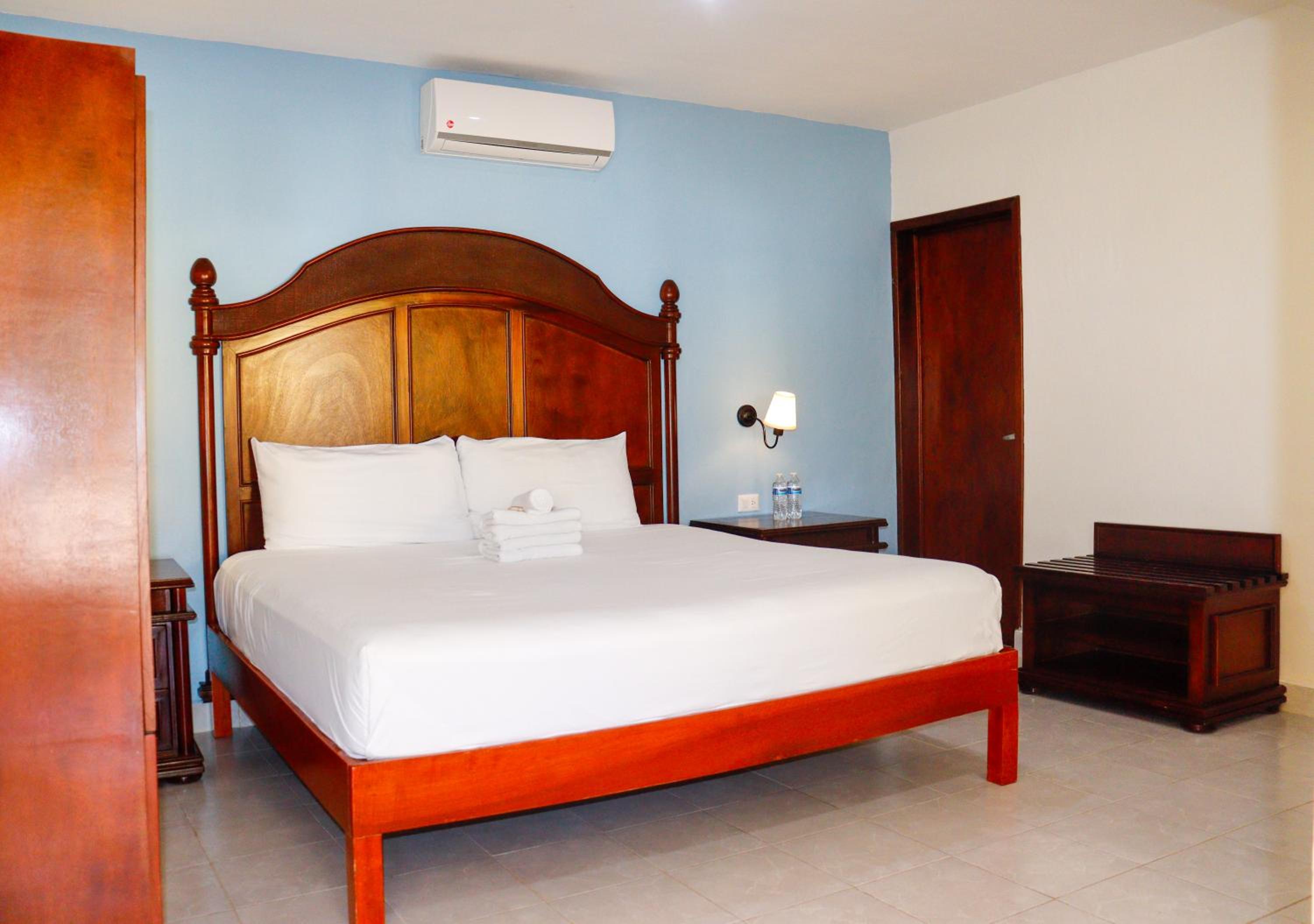Deluxe Room (2 Adults + 1 Child) - Photo 14
