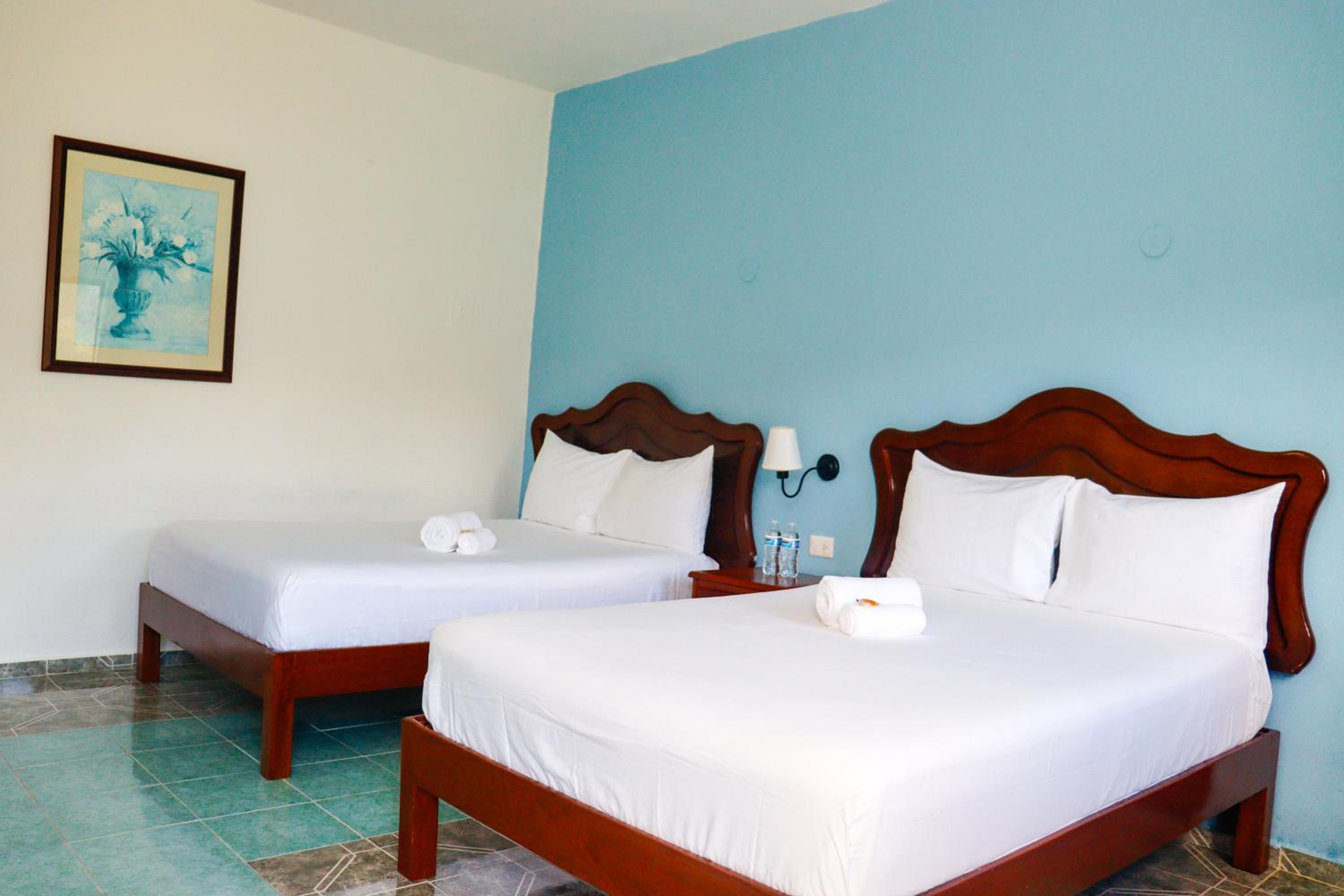 Deluxe Queen Room with Two Queen Beds - Photo 2