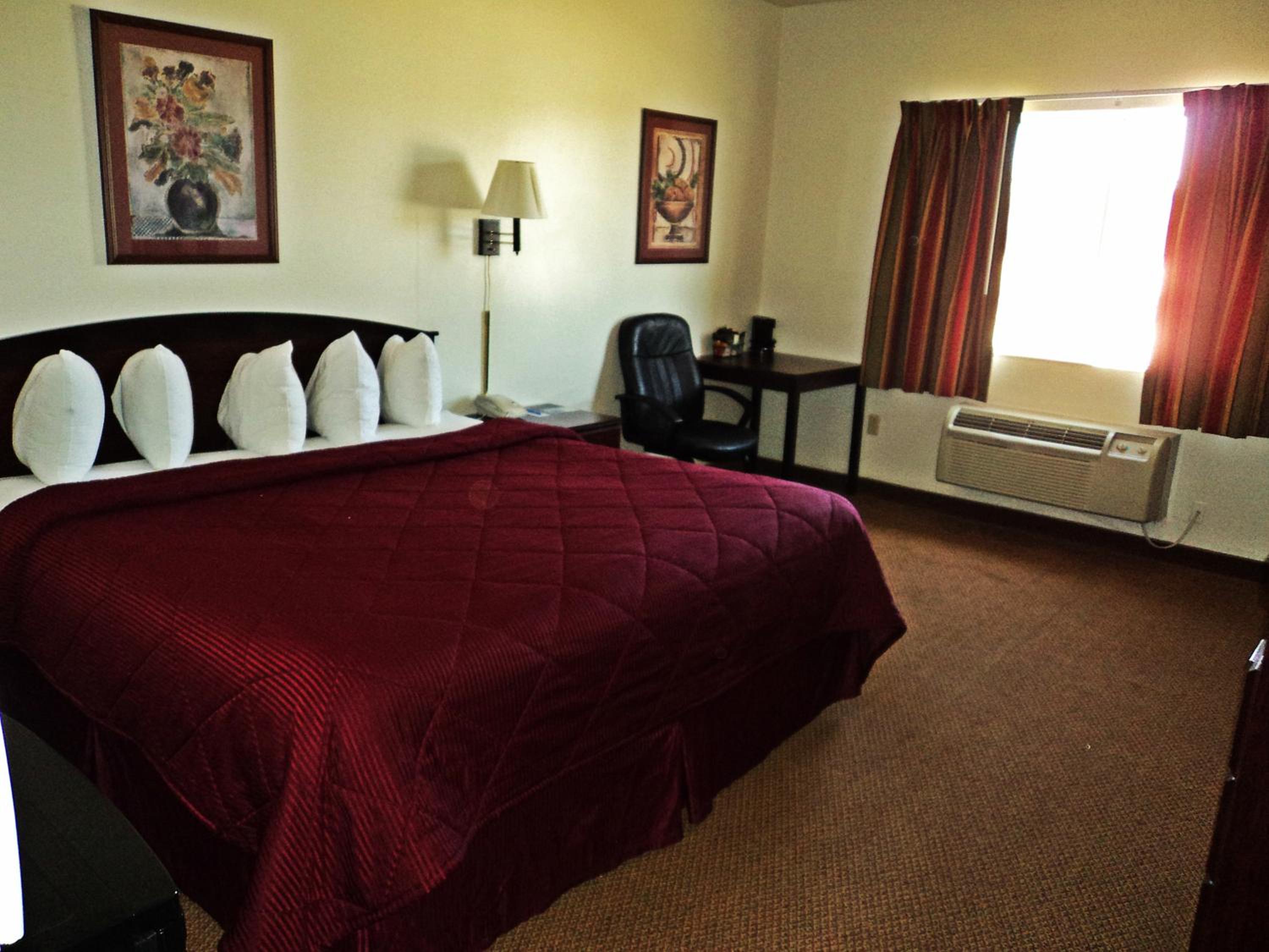 King Room with Tub and Grab Bars - Mobility/Hearing Accessible - Non-Smoking - Photo 2