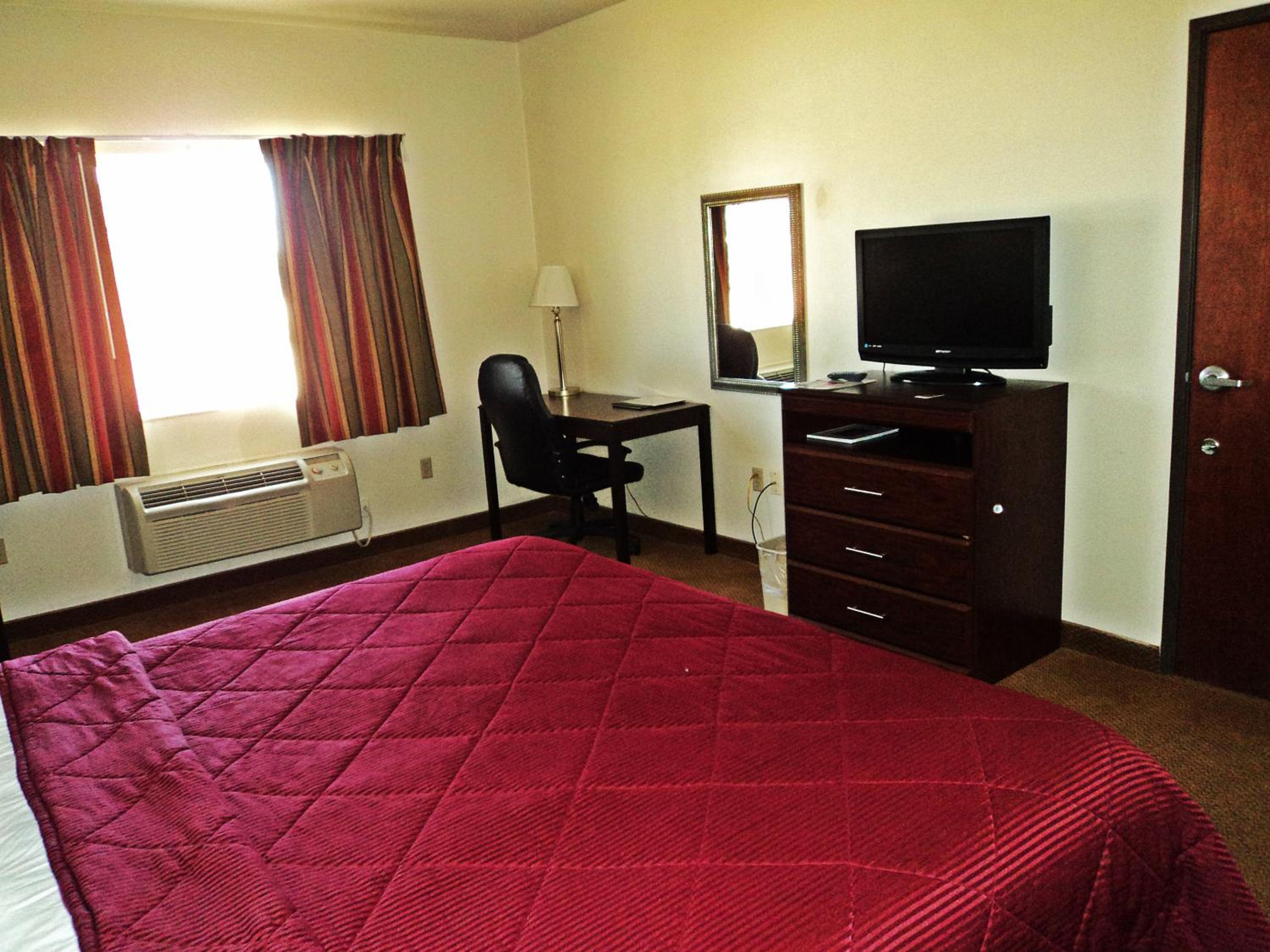 King Room with Tub and Grab Bars - Mobility/Hearing Accessible - Non-Smoking - Photo 3
