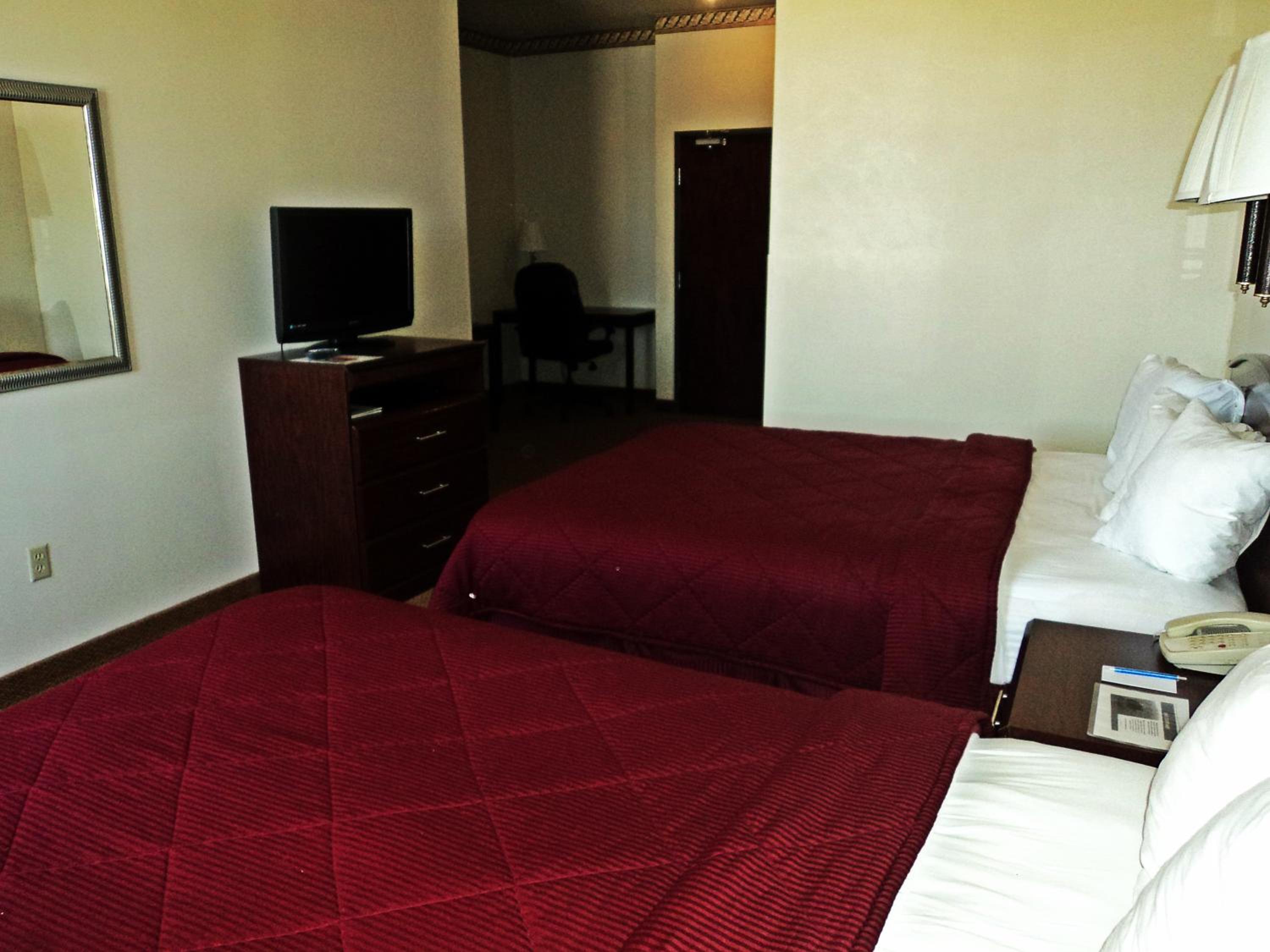 Queen Room with Two Queen Beds and Bath Tub - Mobility/Hearing Accessible - Non-Smoking - Photo 4