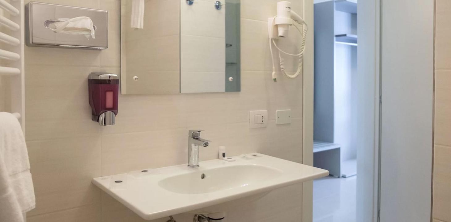 Double or Twin Room photo 3