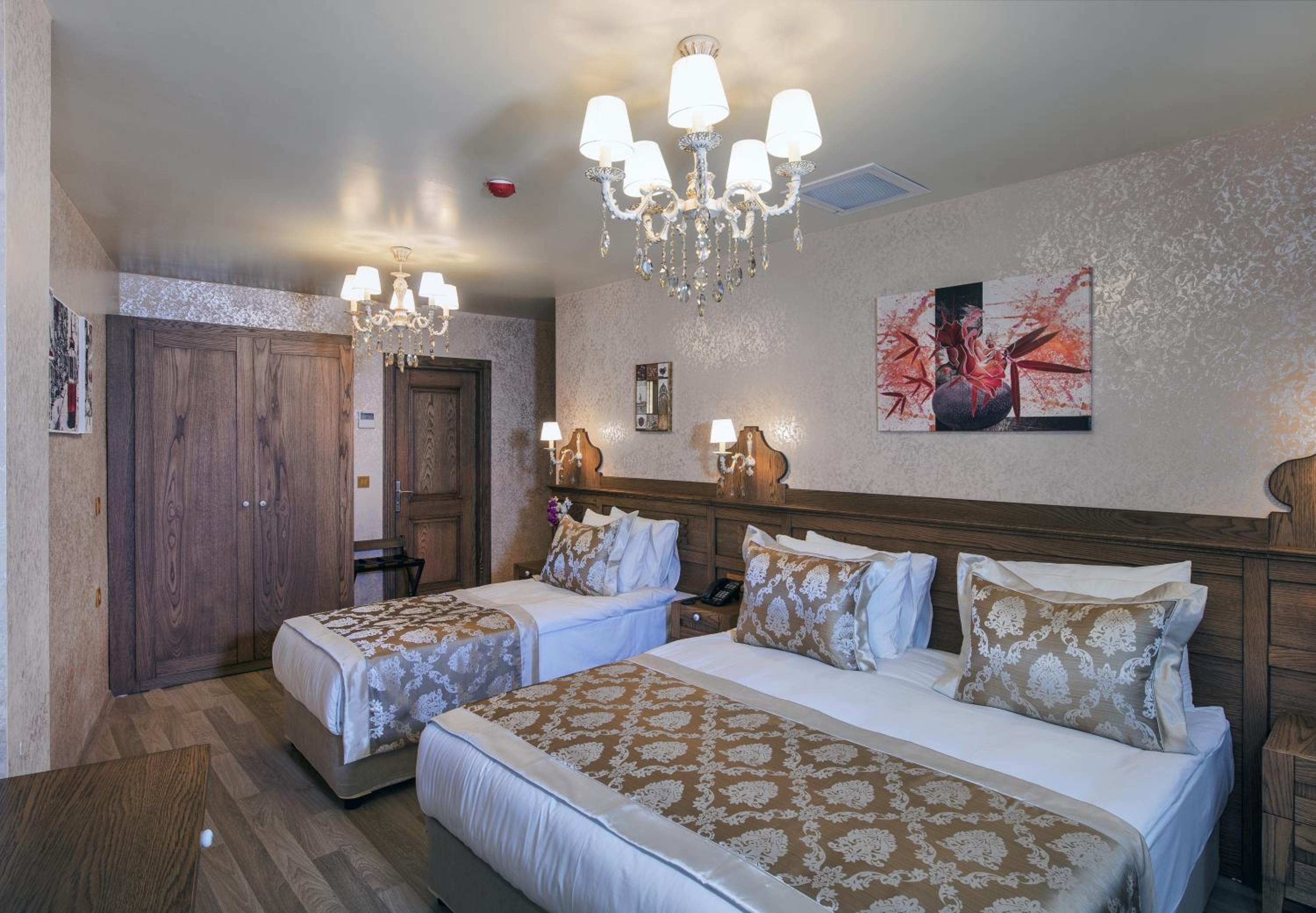 Deluxe Triple Room photo 2