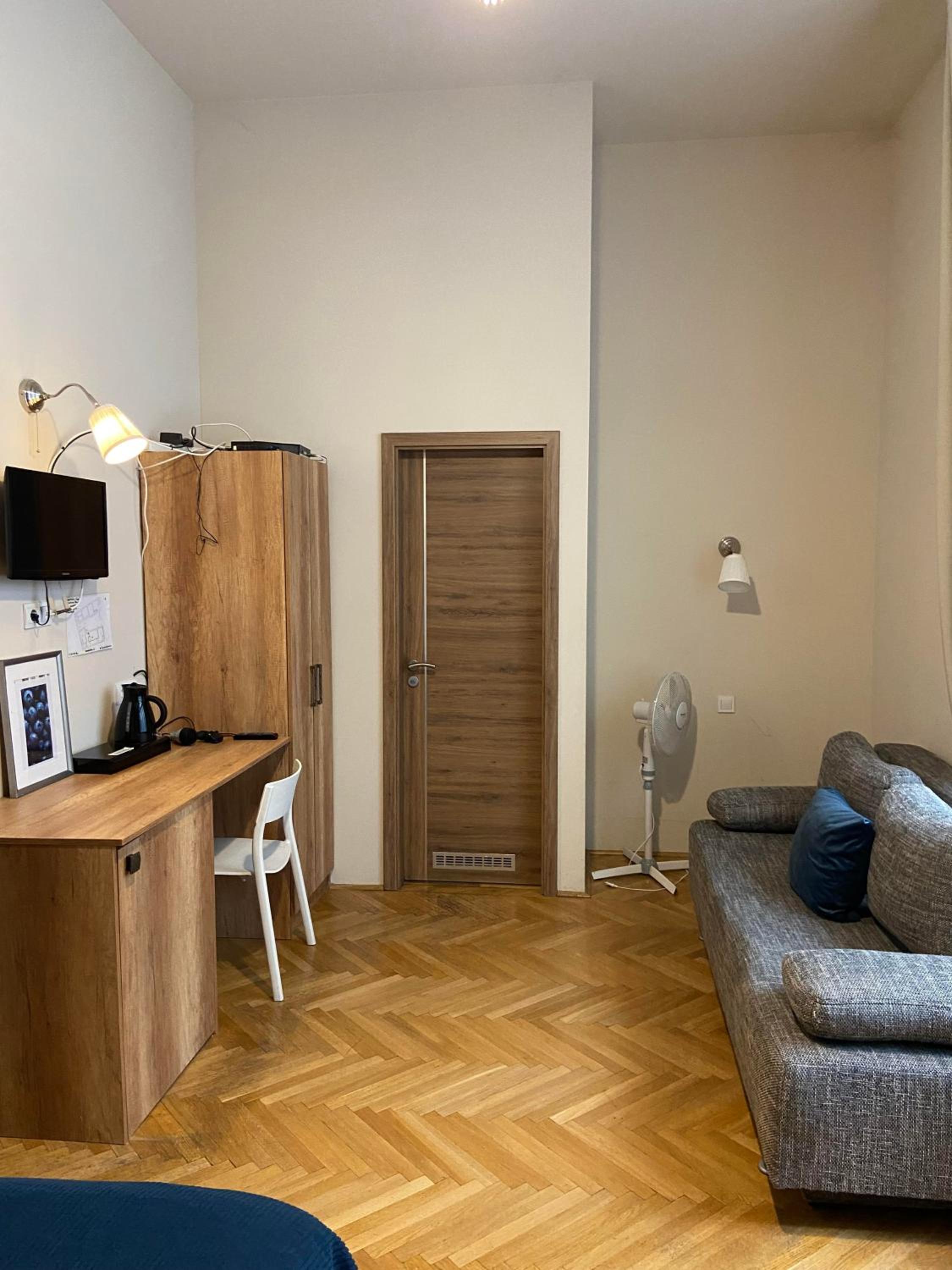 Standard Quadruple Room - Photo 11