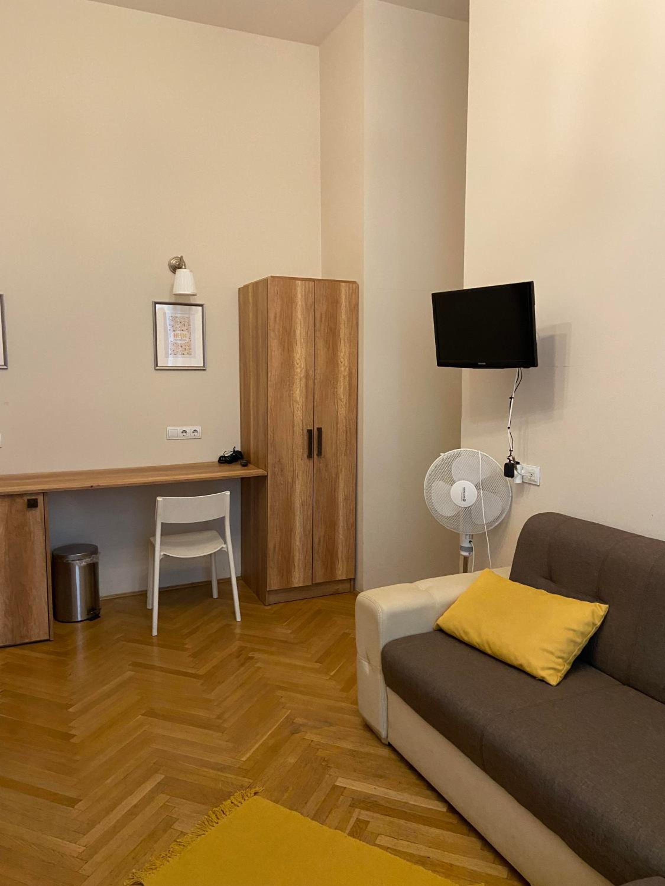 Standard Triple Room - Photo 25