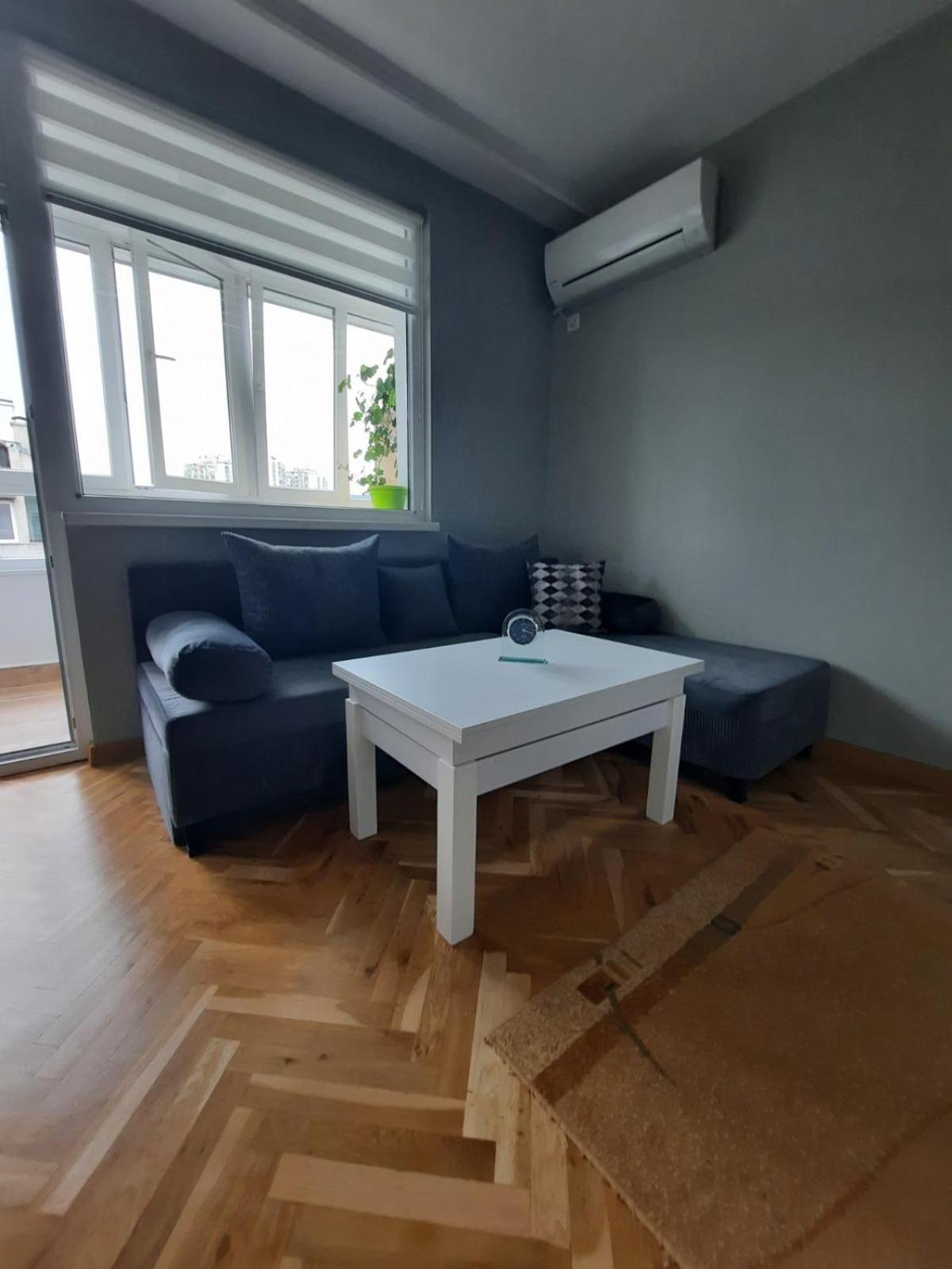 One-Bedroom Apartment photo 3