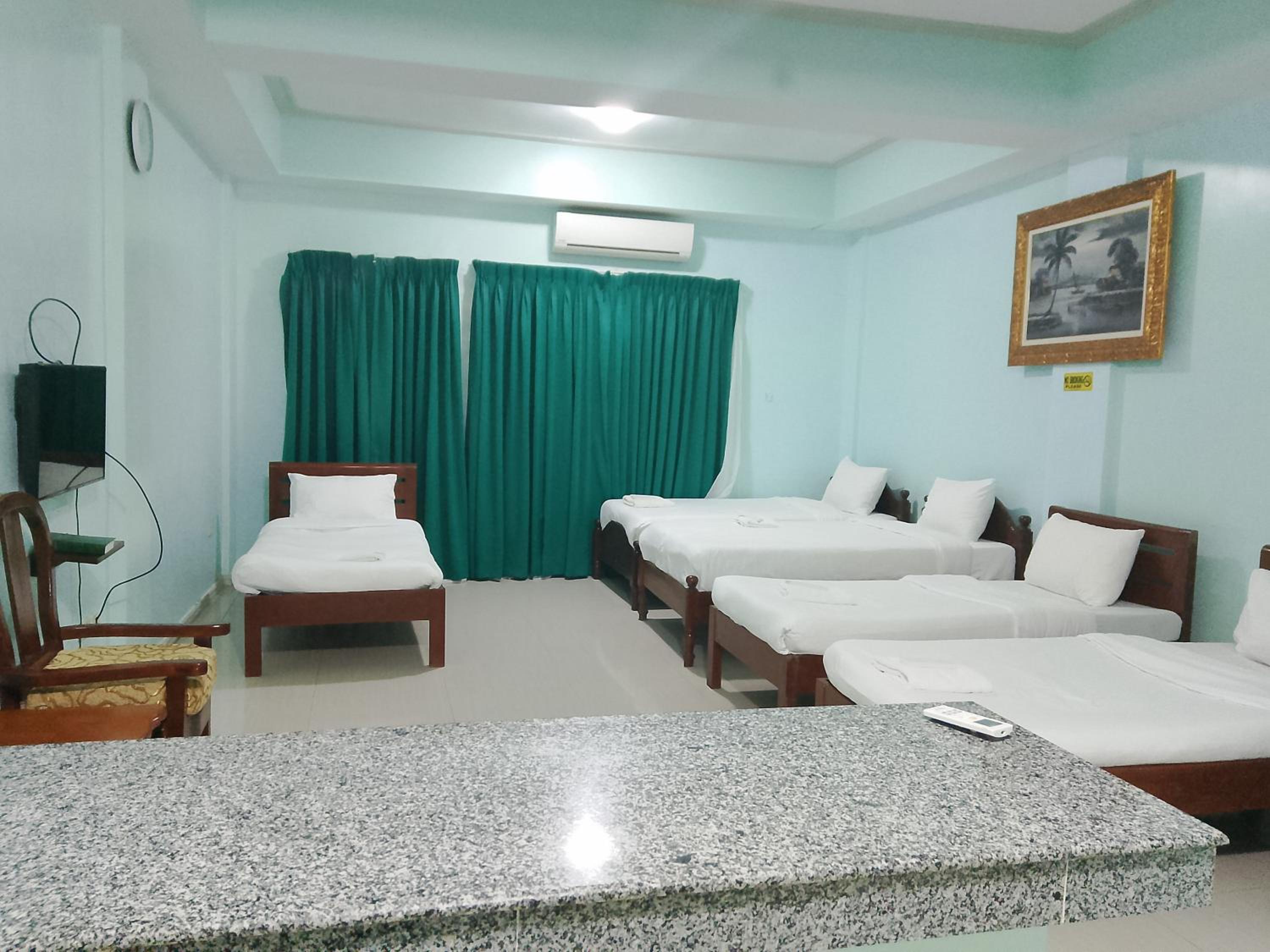 Deluxe Family Room - Photo 1