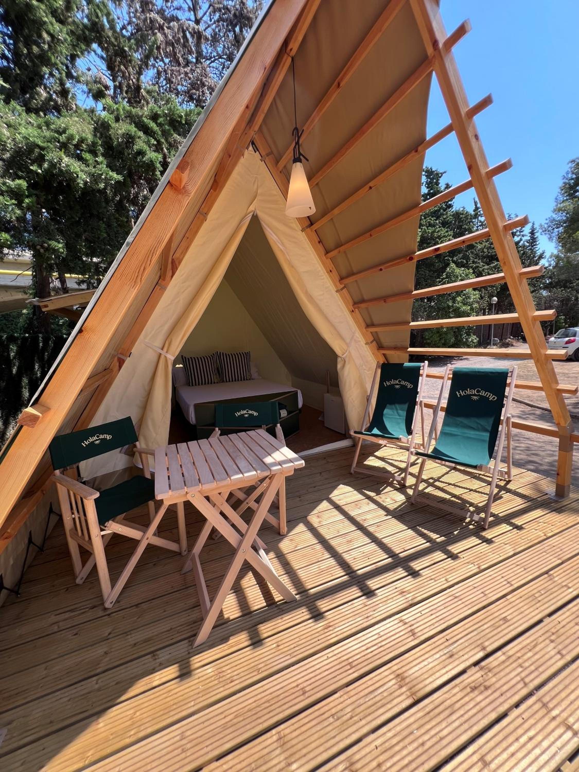 Tent - Photo 2