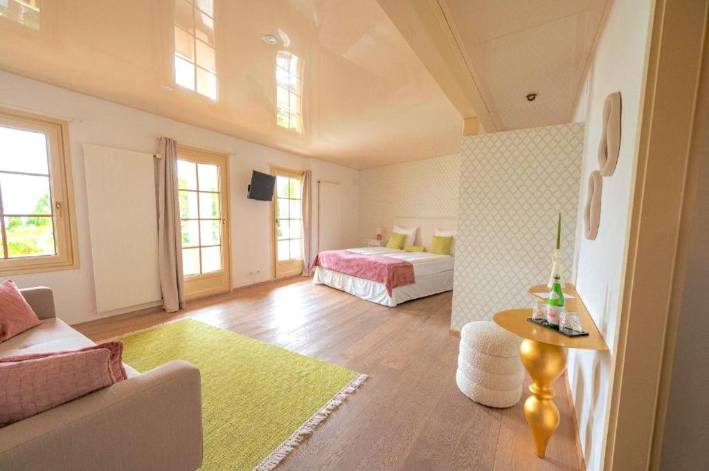 Signature Junior Suite, Balcony & Lake view