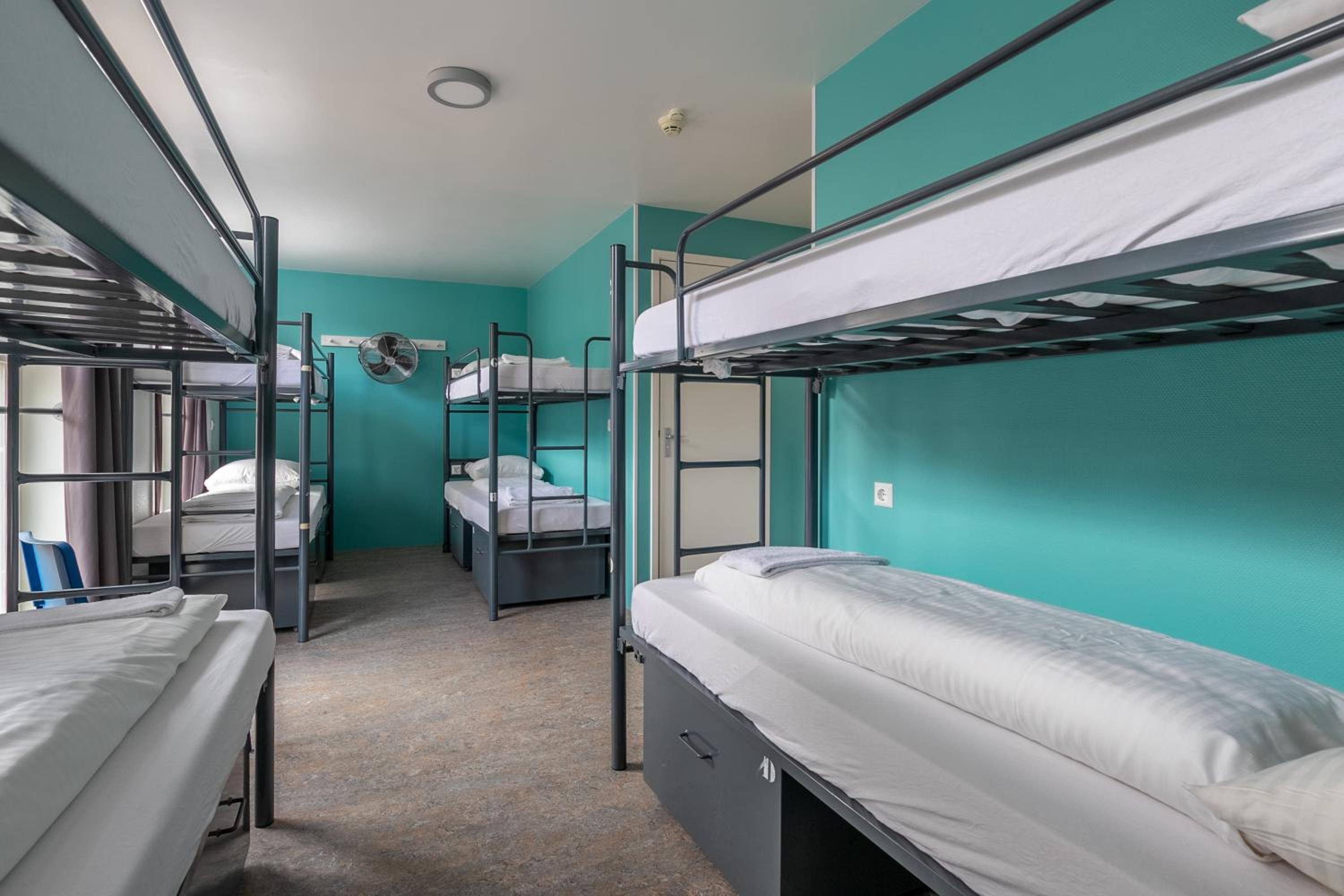 8-Bed Mixed Dormitory Room photo 2