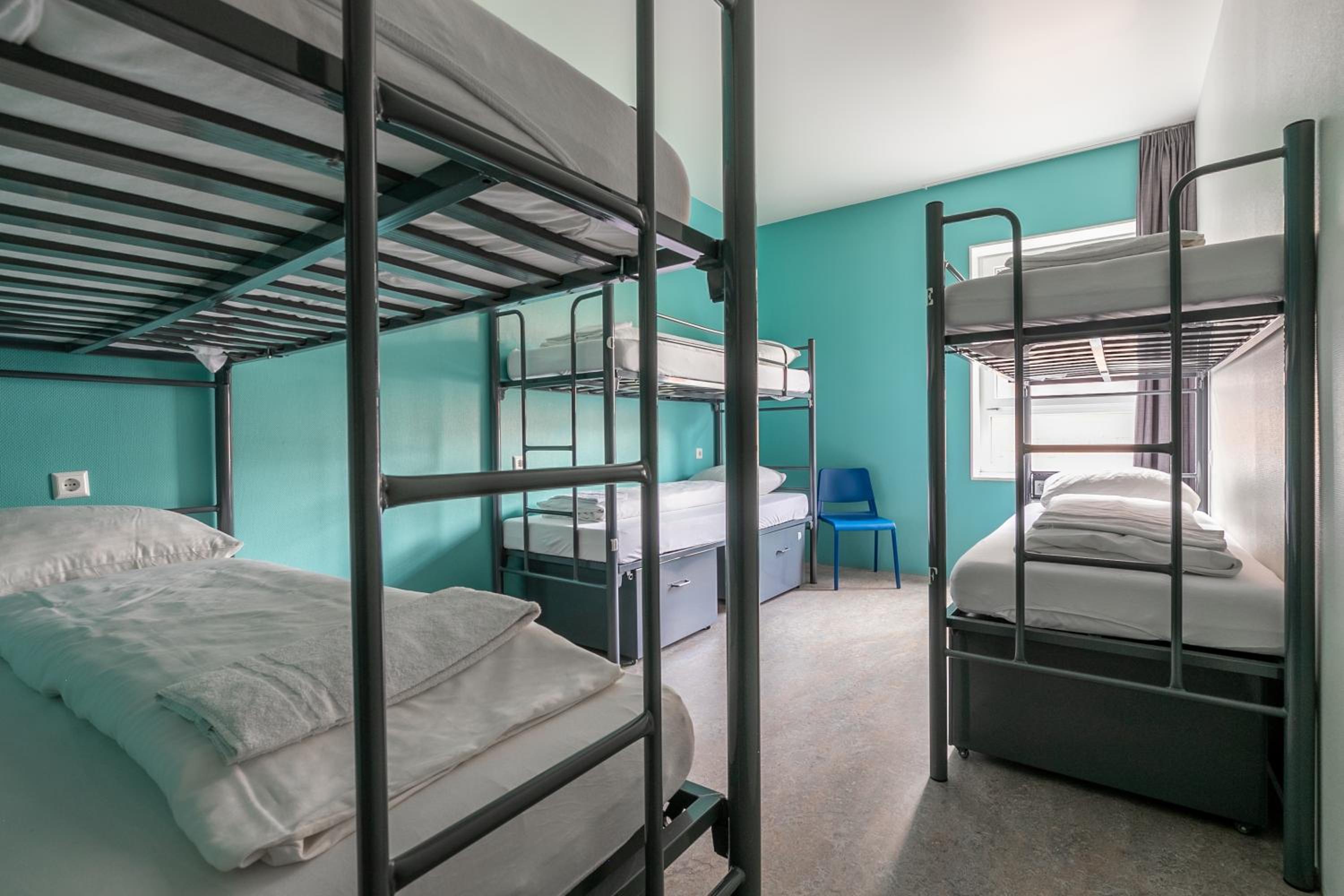 6-Bed Mixed Dormitory Room photo 3