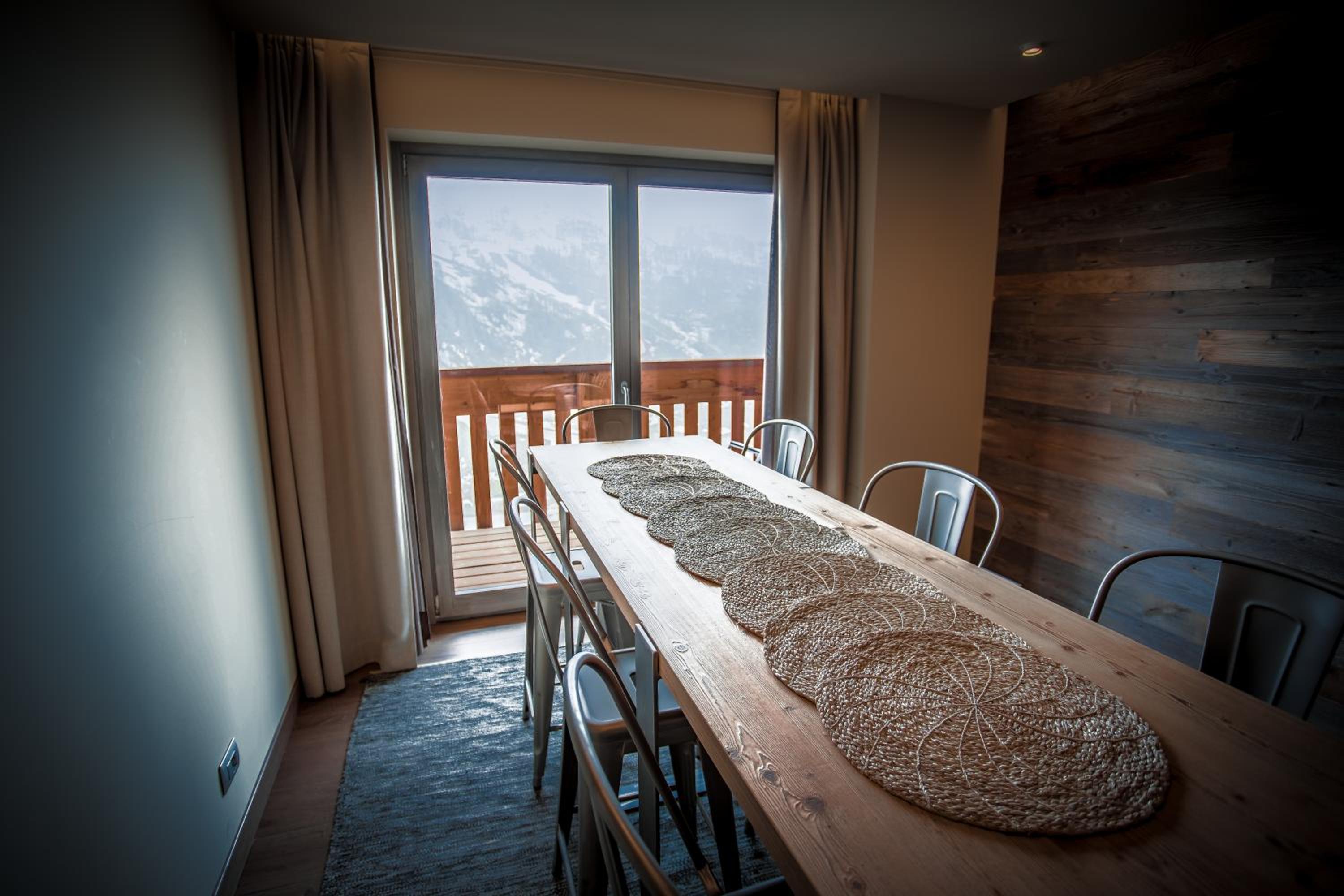Three-Bedroom Suite with Mountain View photo 2