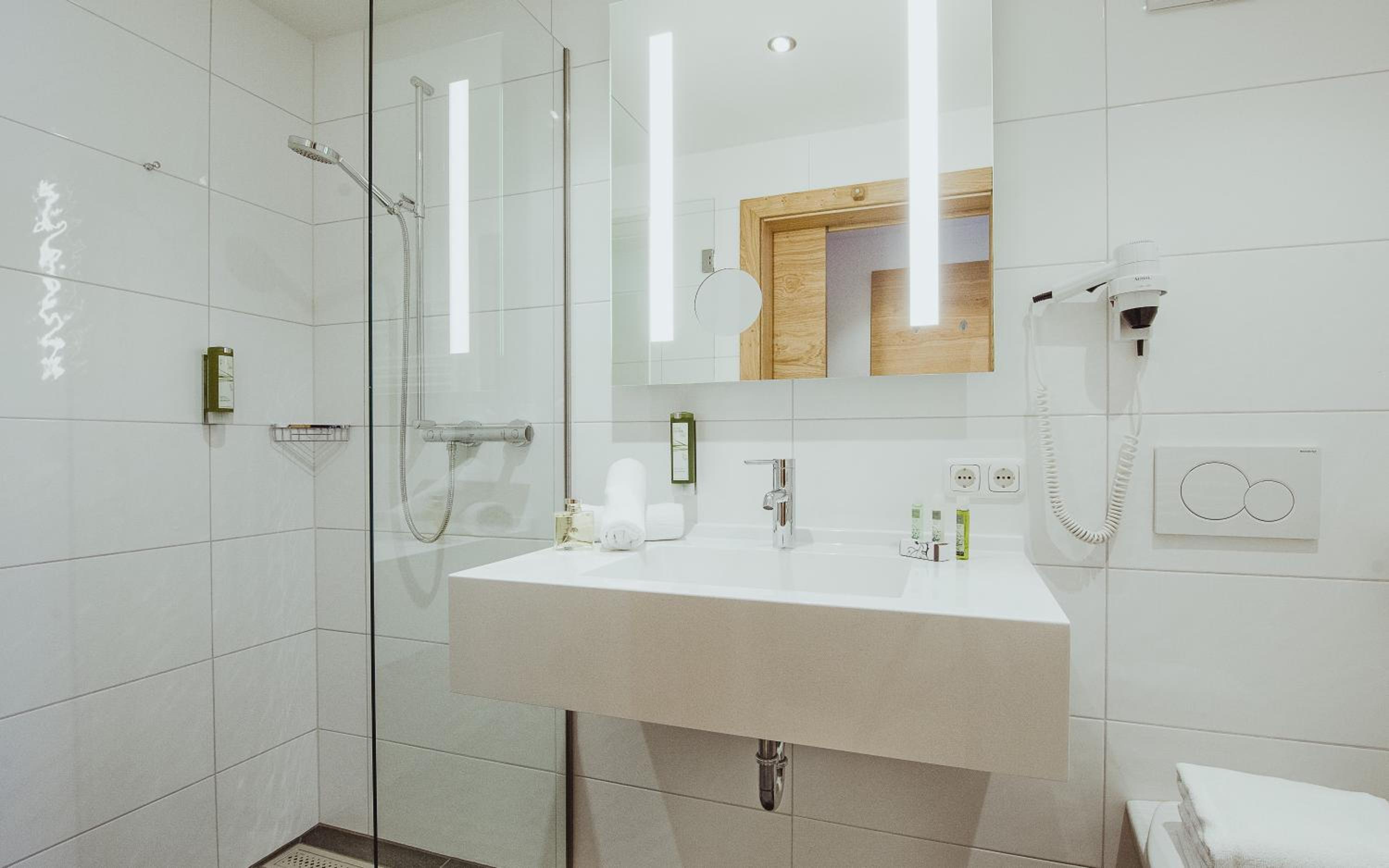 Large Two-Bedroom Apartment with Balcony photo 2