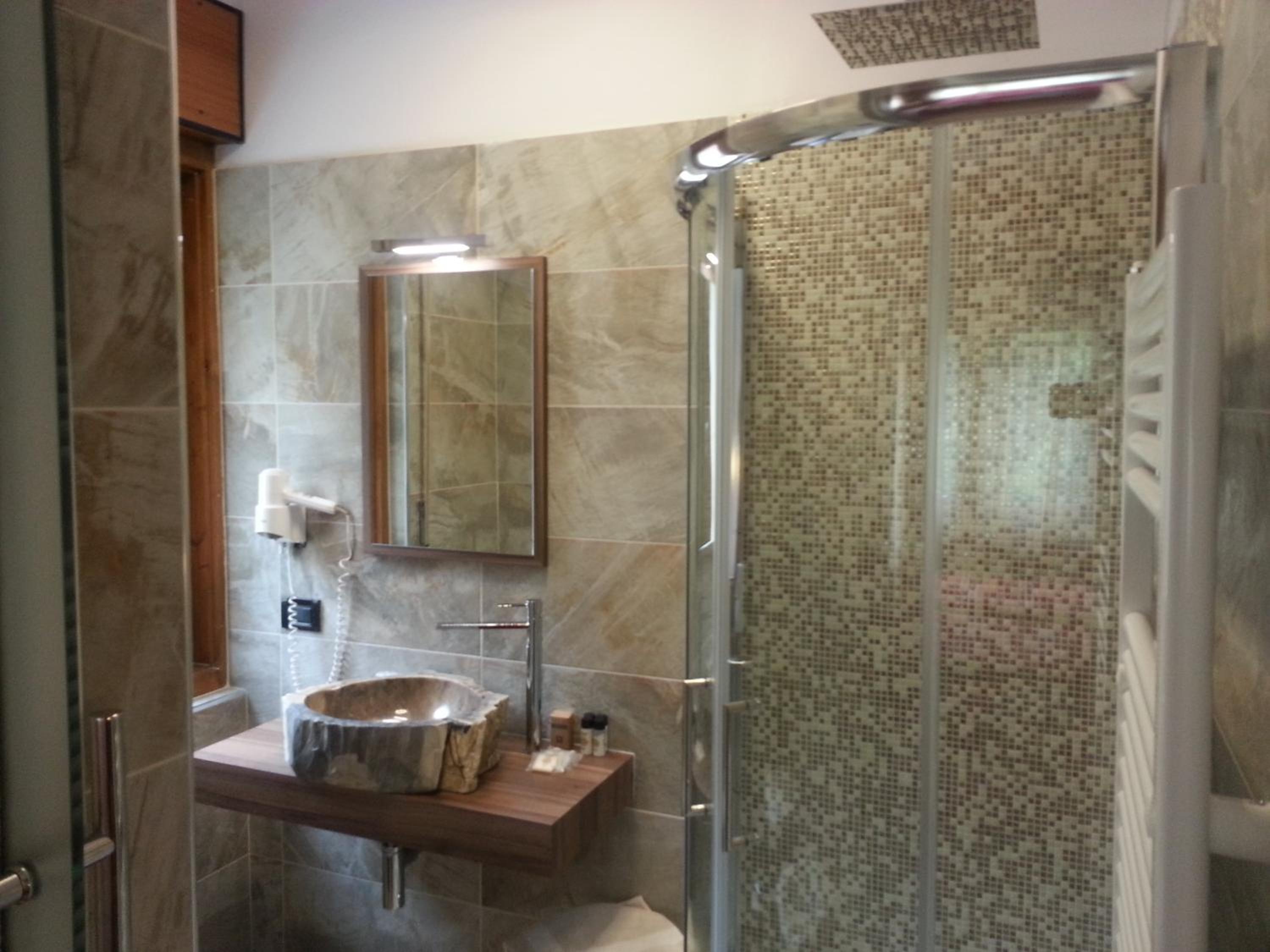 Double or Twin Room - Photo 6