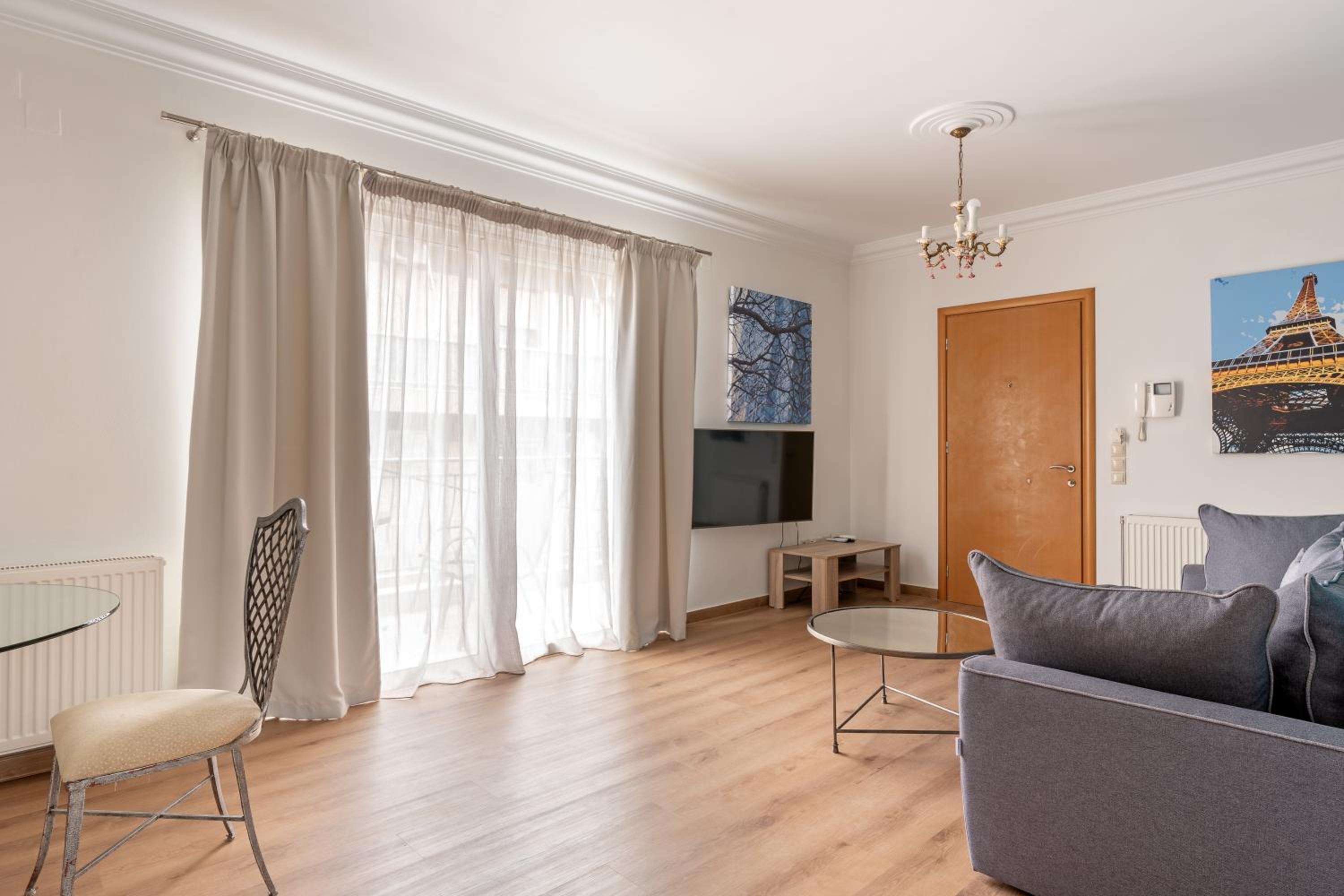 One-Bedroom Apartment with Sea View - Photo 8